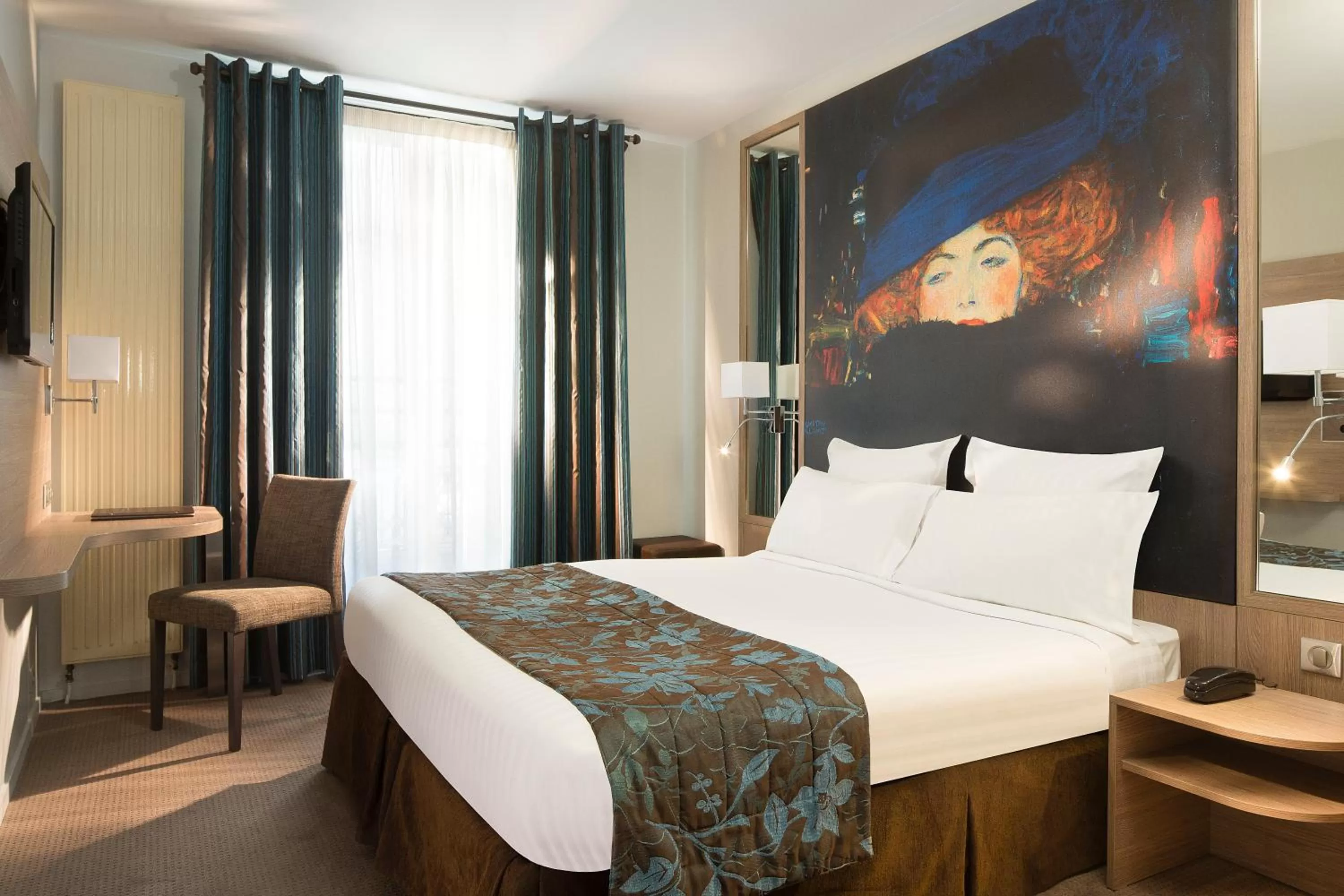 Bedroom, Bed in Turenne Le Marais