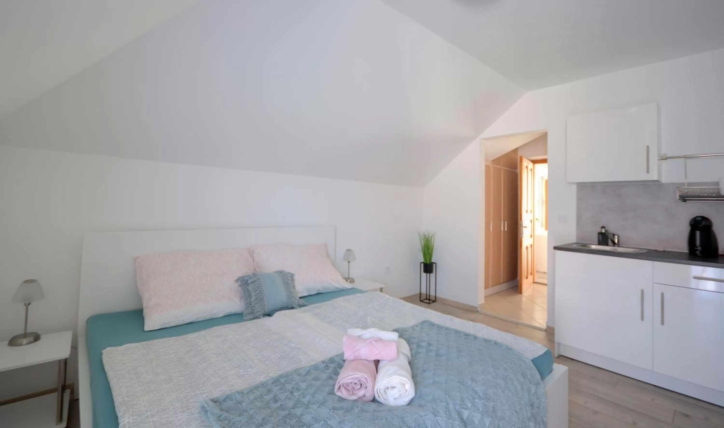 Photo of the whole room, Bed in Villa Tara Bük