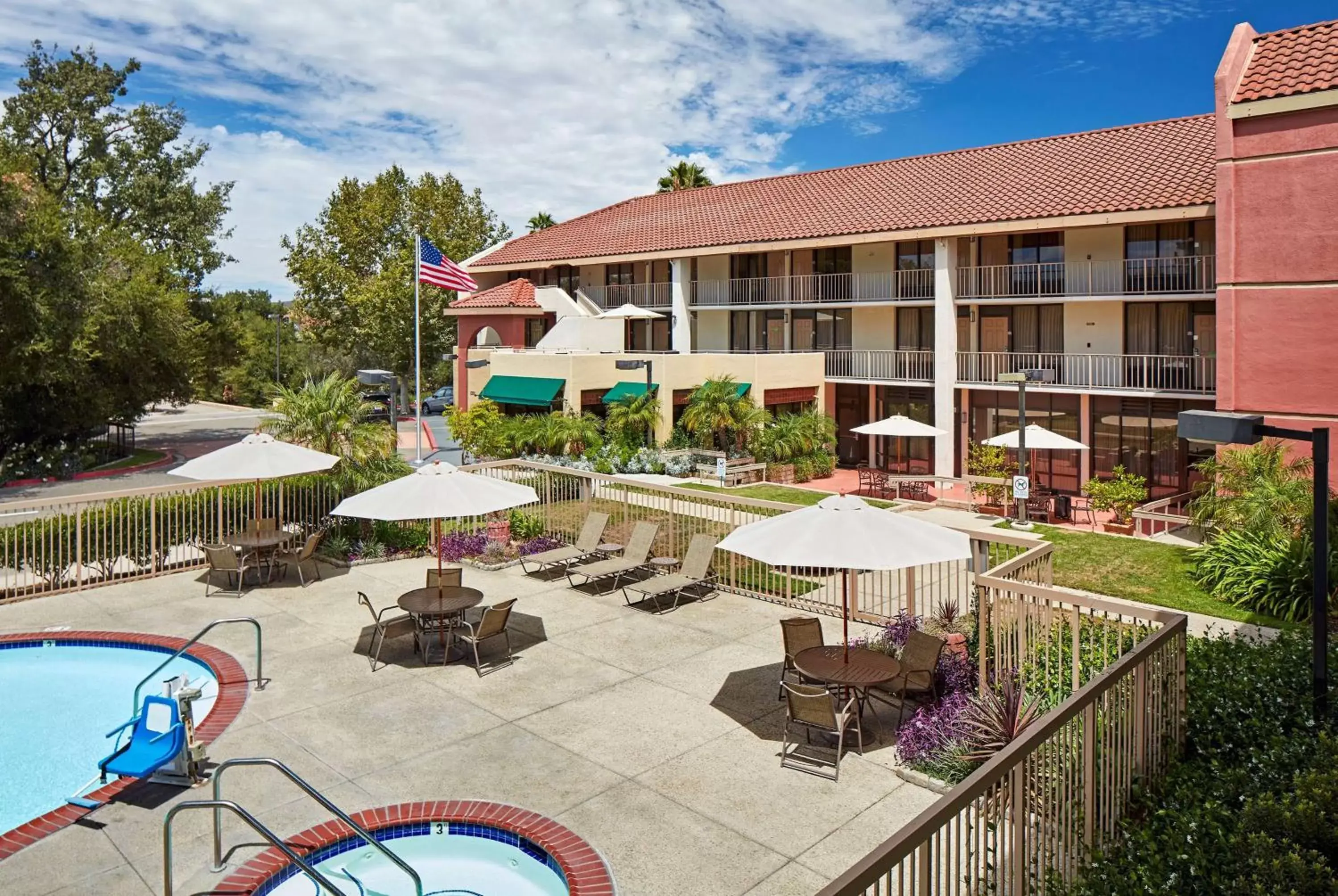 Property building, Pool View in La Quinta by Wyndham Thousand Oaks-Newbury Park