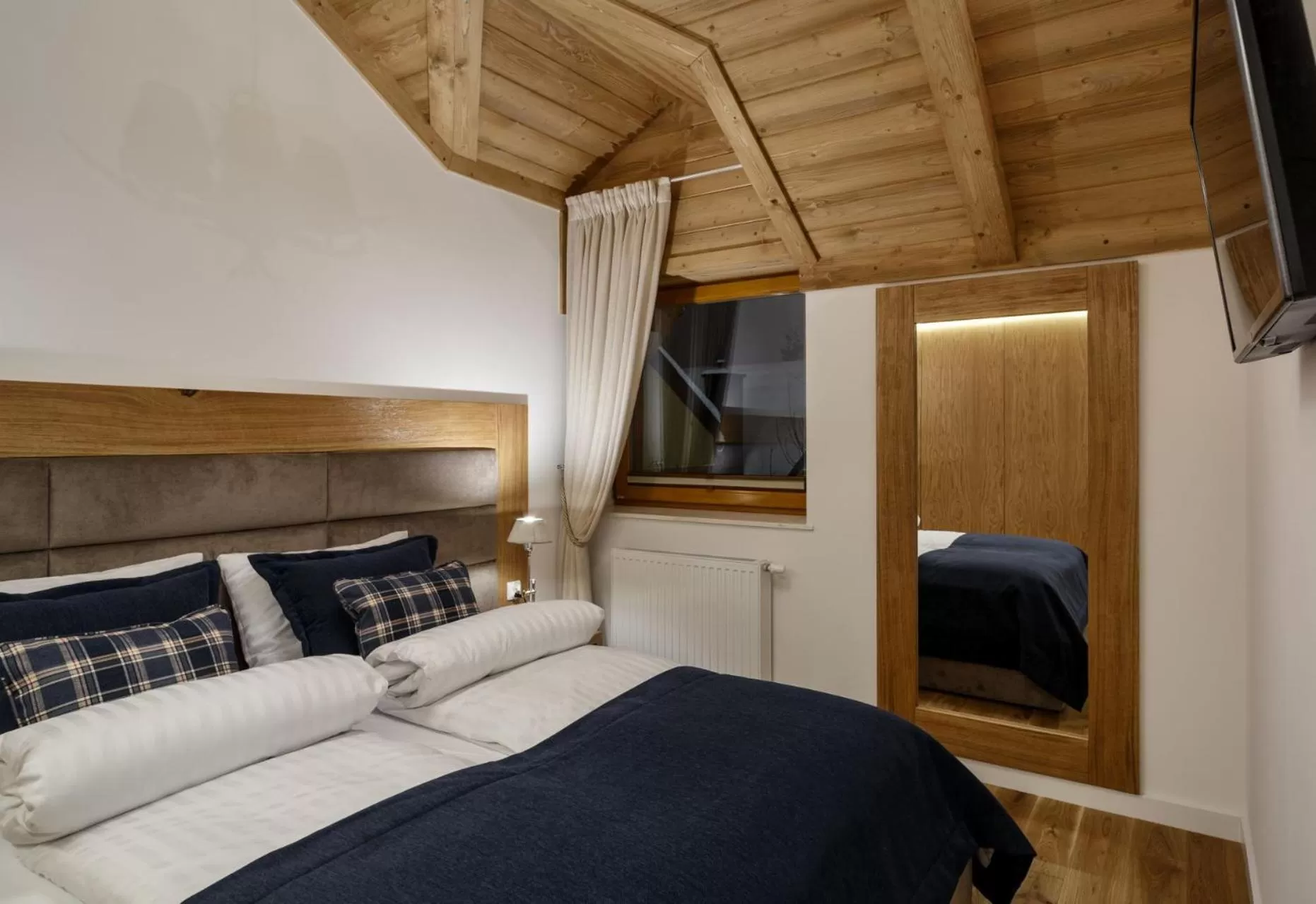 TV and multimedia, Bed in Aparthotel Giewont