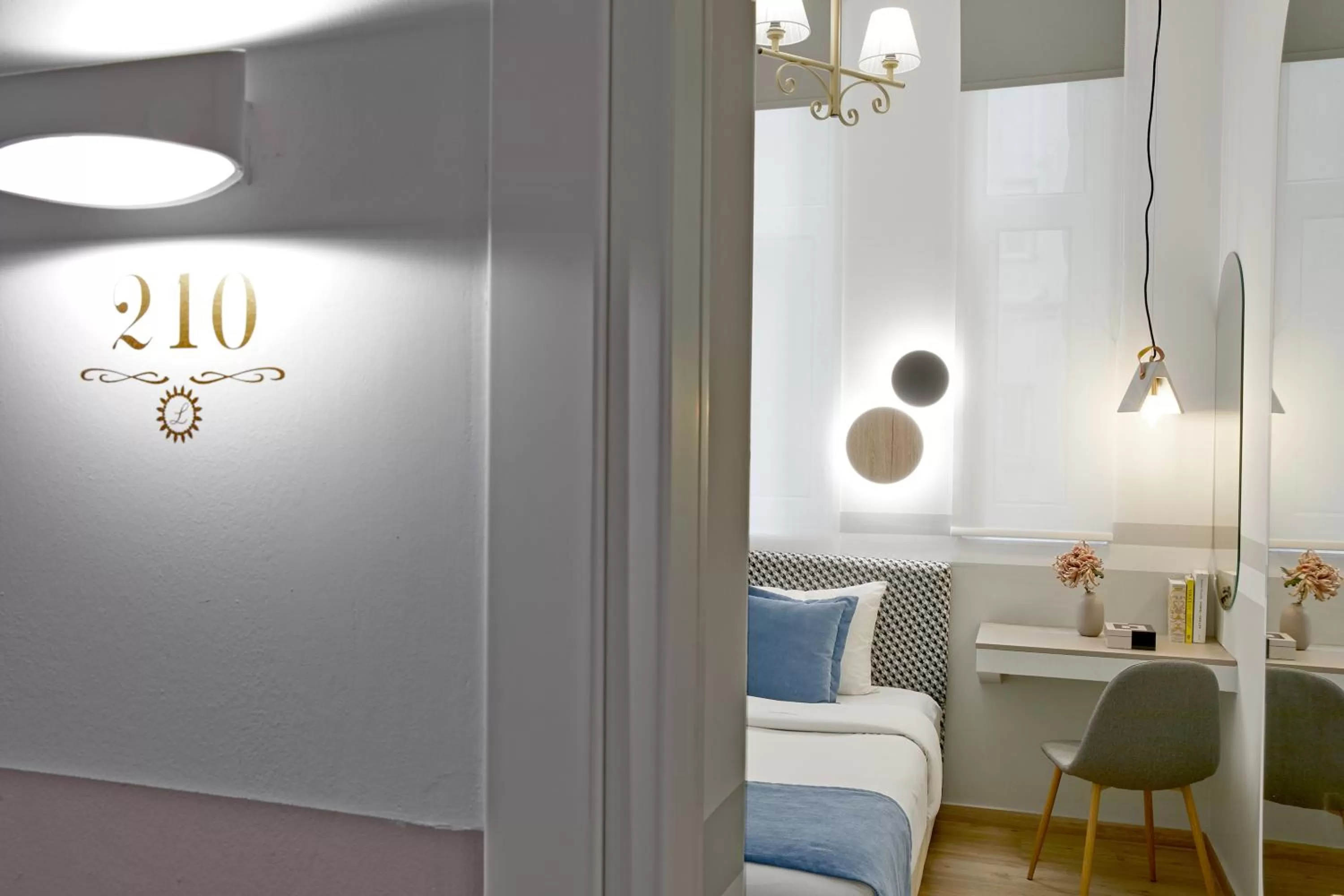 Photo of the whole room in Hotel Luxembourg