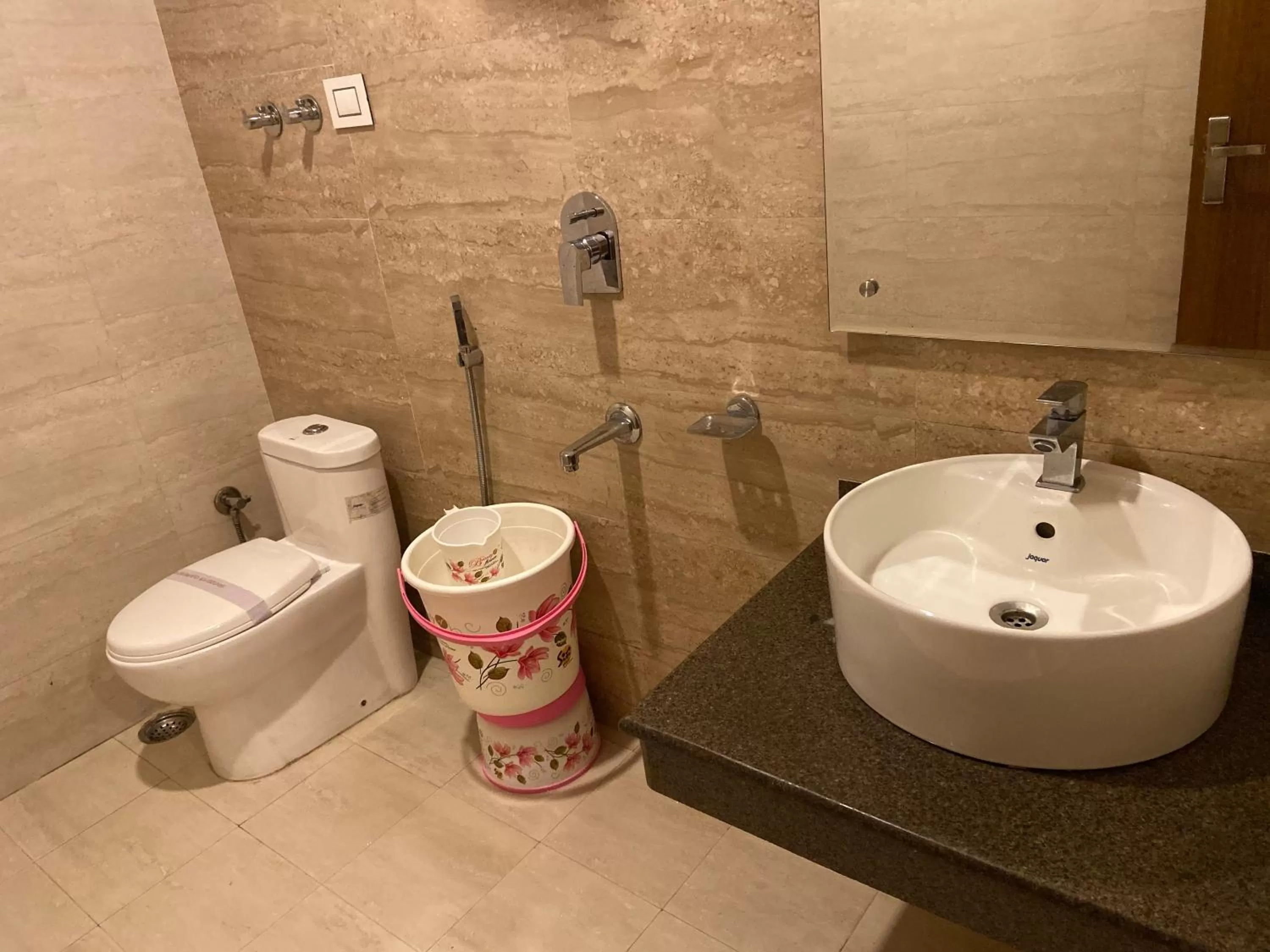 Bathroom in Hotel Ambika Resort Manali