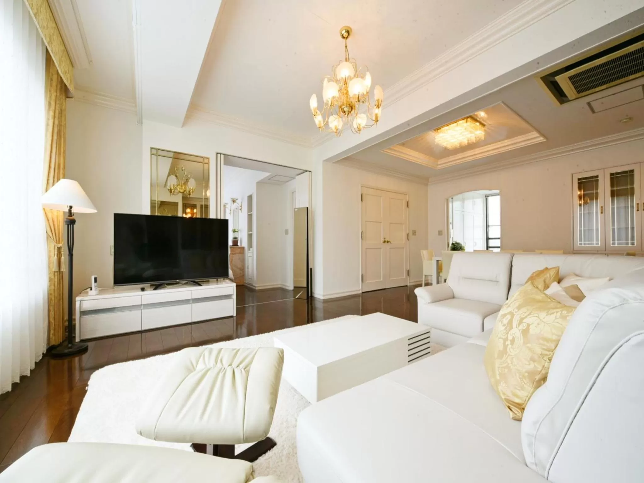 Living room, Bed in Hostel PLEASURE MARUYAMA