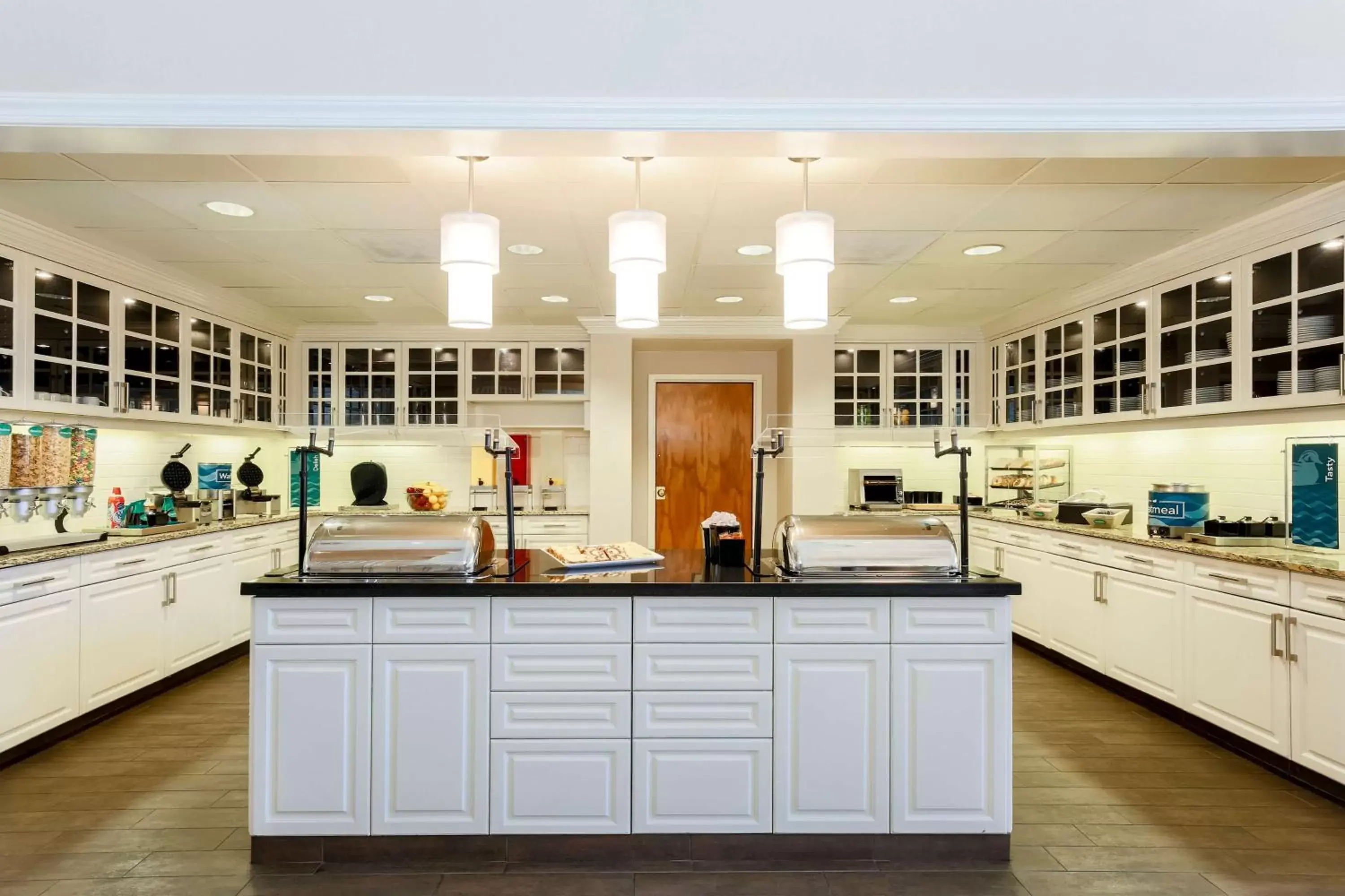 Breakfast, Kitchen/Kitchenette in Homewood Suites by Hilton St. Petersburg Clearwater