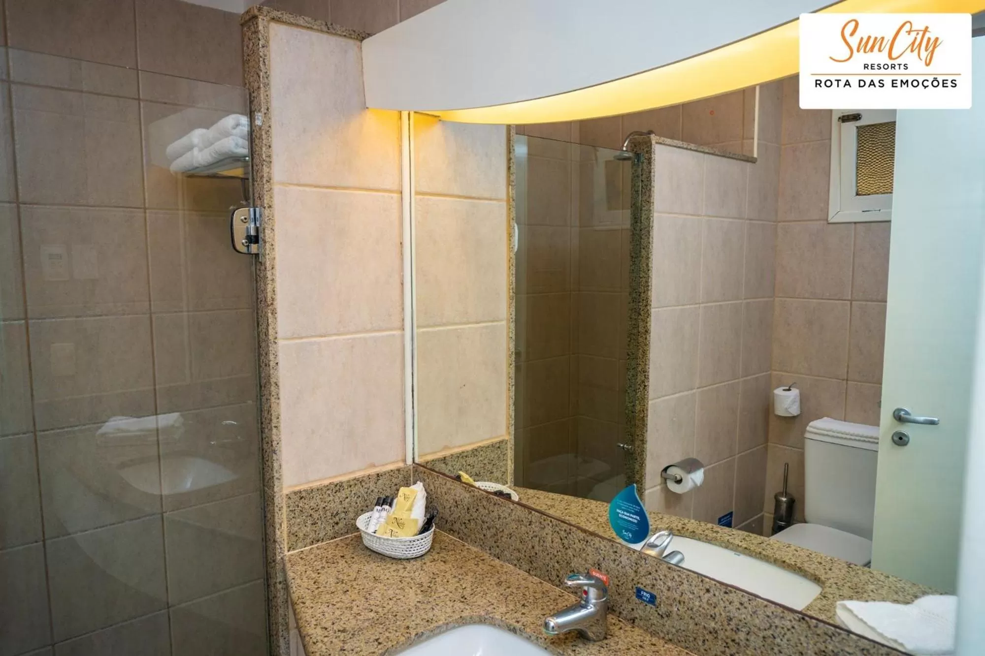 Bathroom in Sun City Rota das Emoções