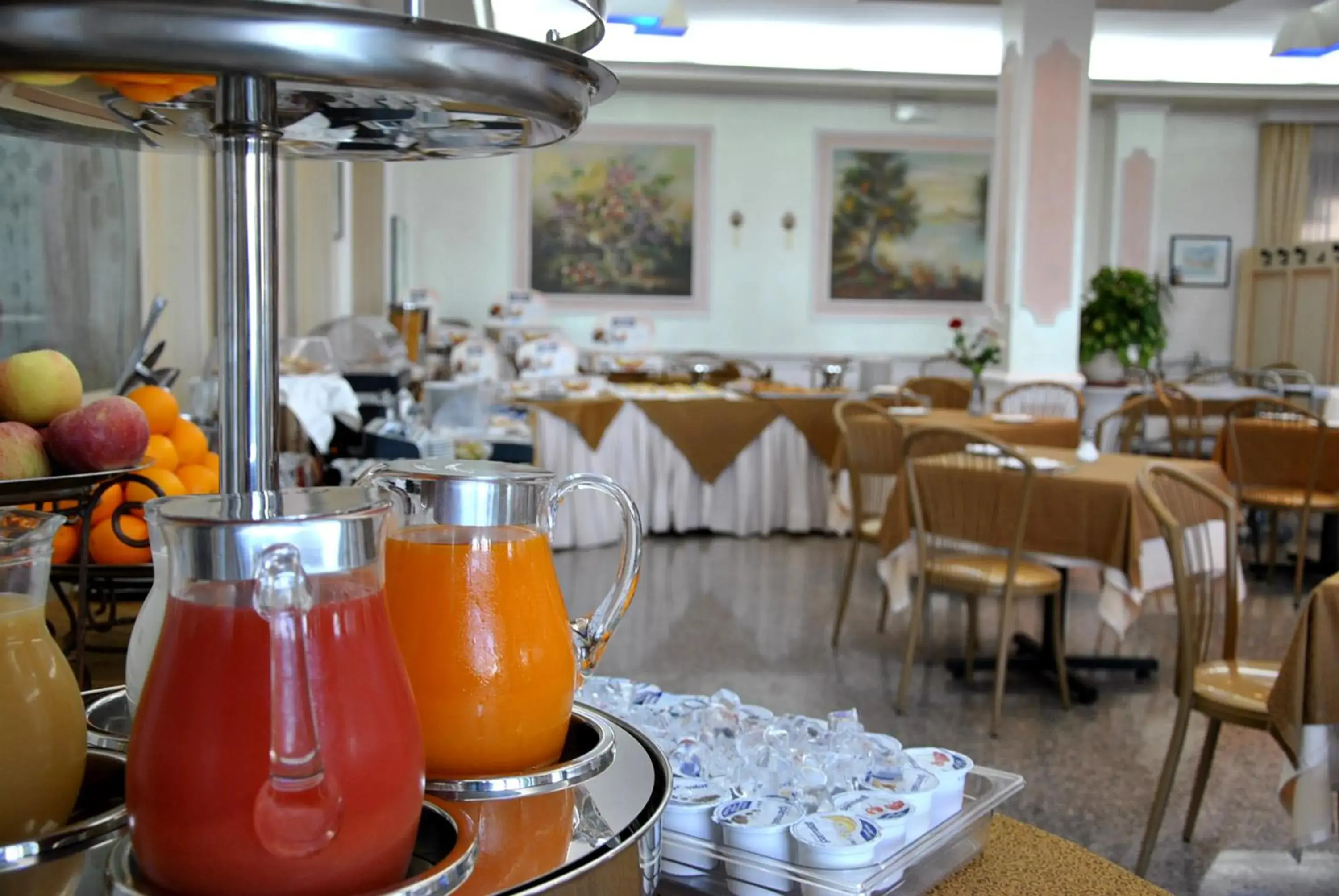 Food, Restaurant/Places to Eat in Hotel Mediterraneo