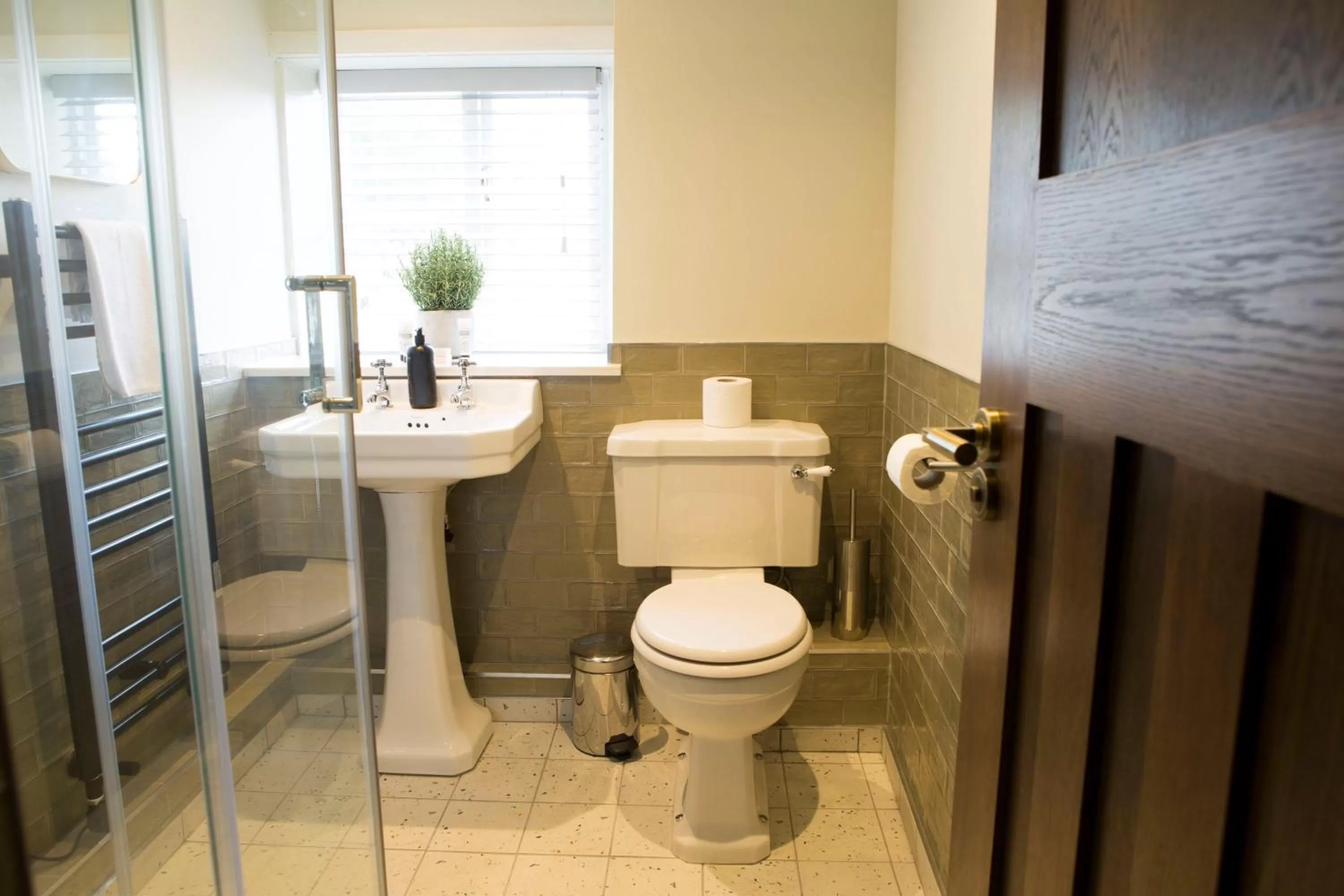 Bedroom, Bathroom in Alvanley Arms, Cotebrook
