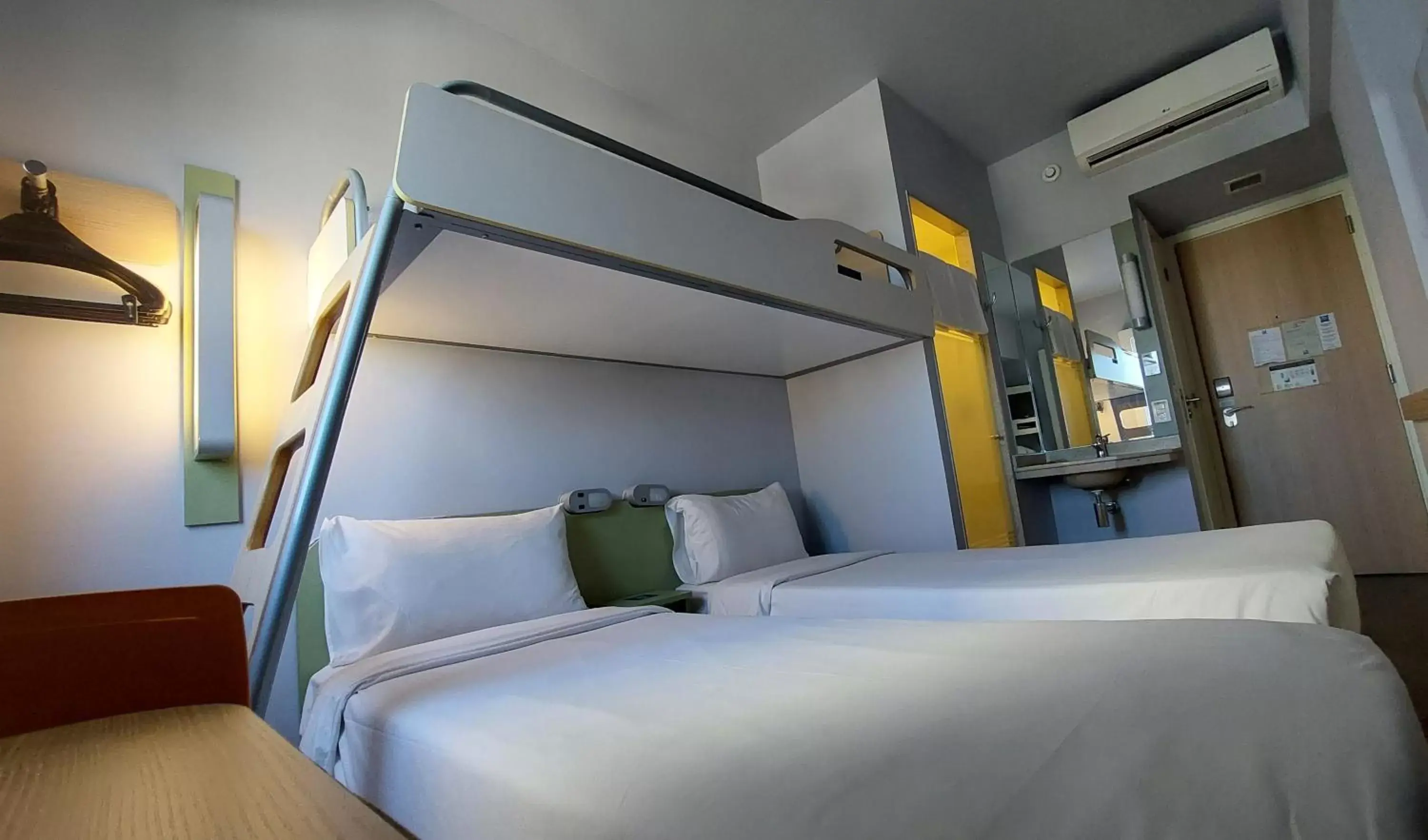 Bedroom, Bed in ibis budget Rio de Janeiro Nova America