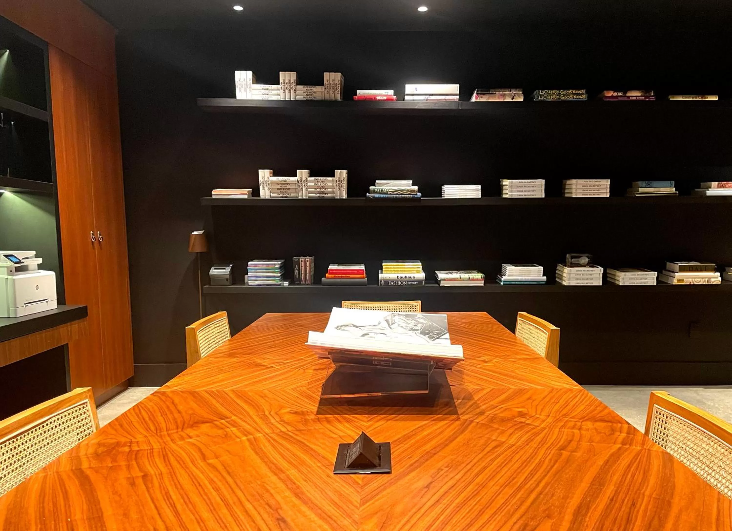 Library in ette luxury hotel & spa - Near Disney Theme Parks