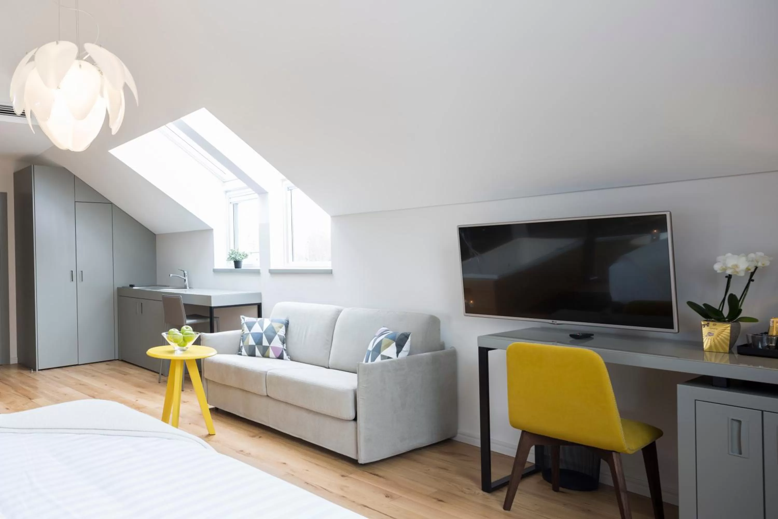 Seating area, Bed in Livris Hotel