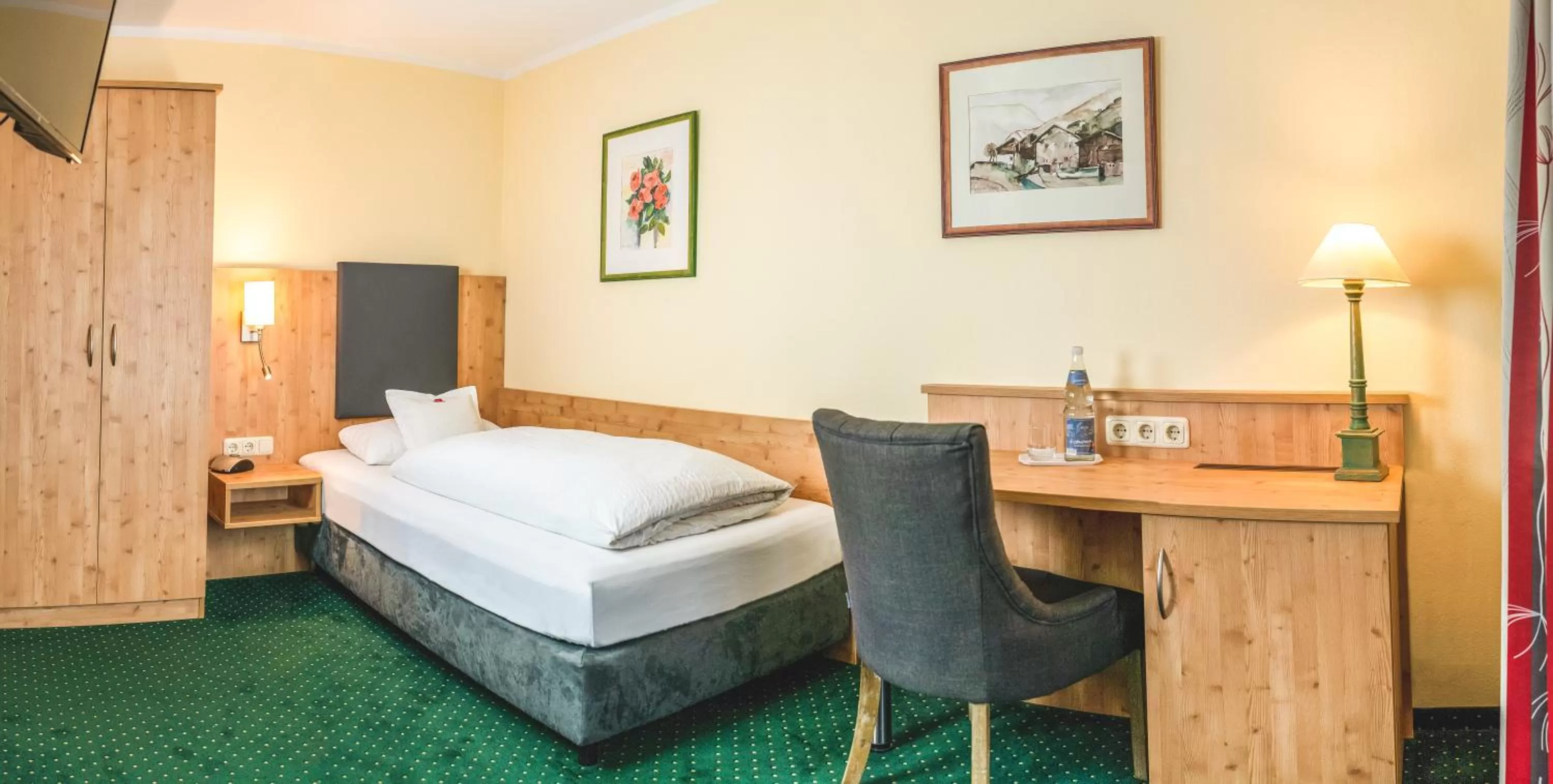 Bed in Hotel Steffl Garni inkl Chiemgau Karte