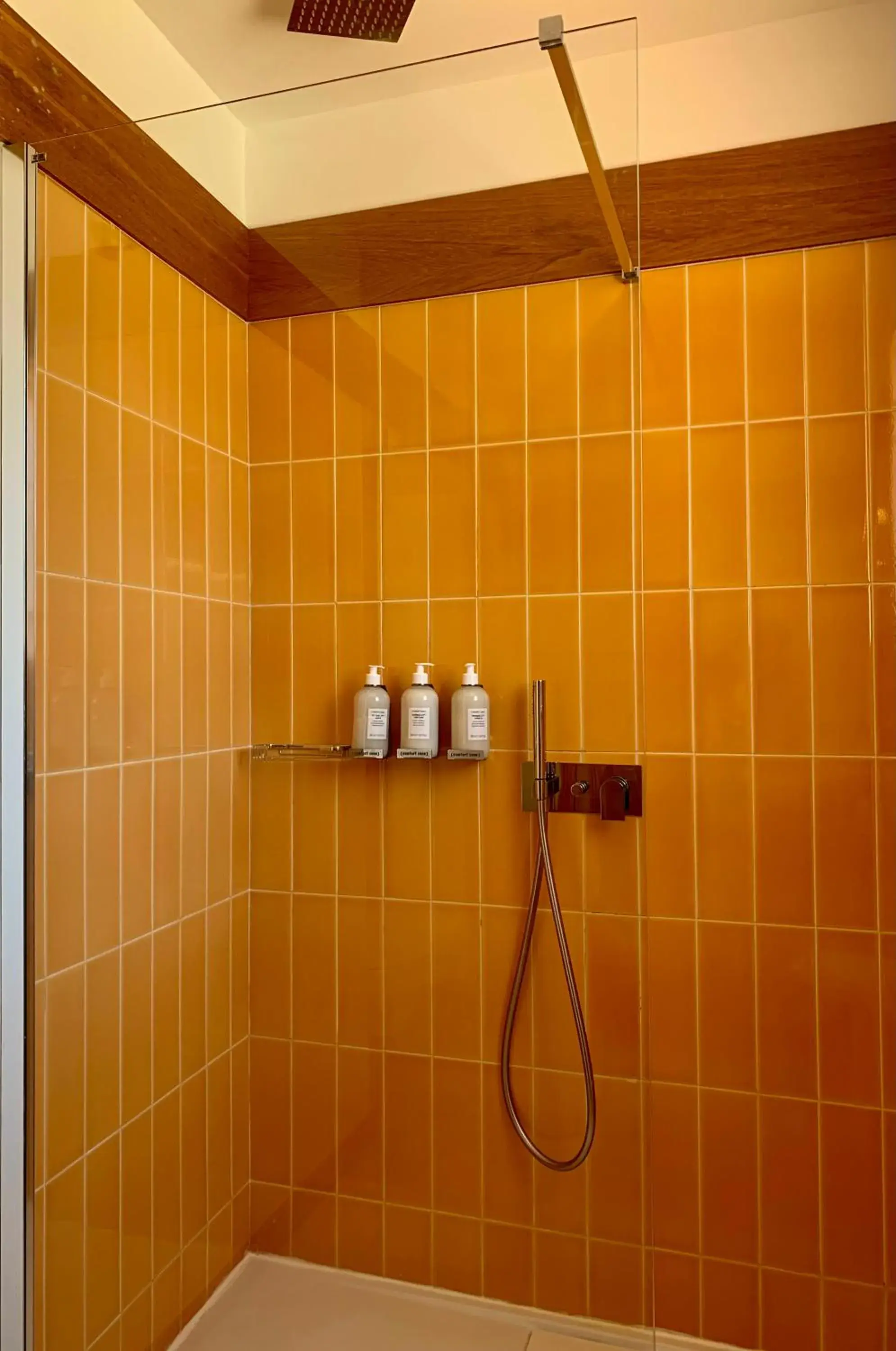 Shower, Bathroom in Hotel Cala Caterina