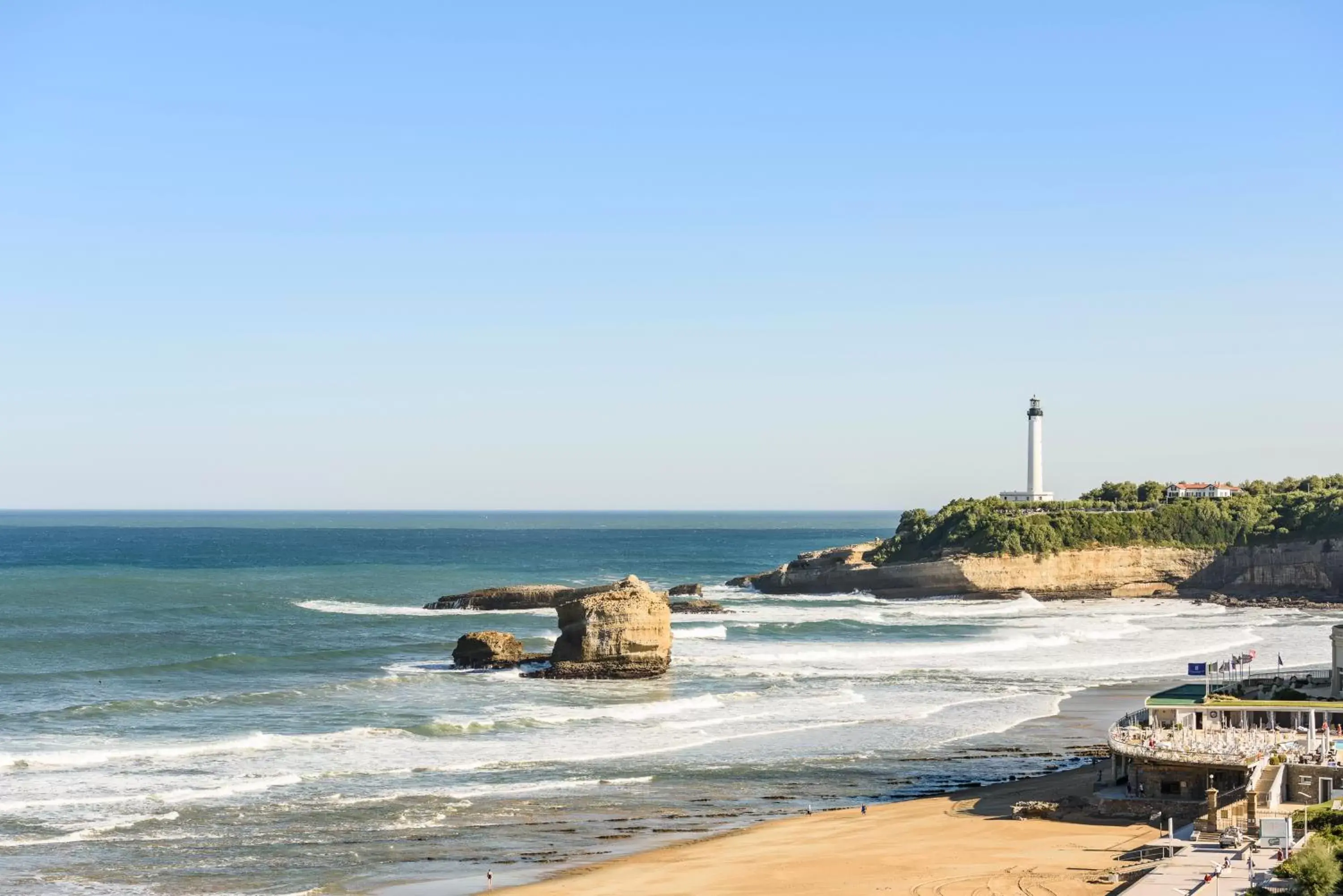 Sea view, Beach in Hôtel Le Windsor Biarritz