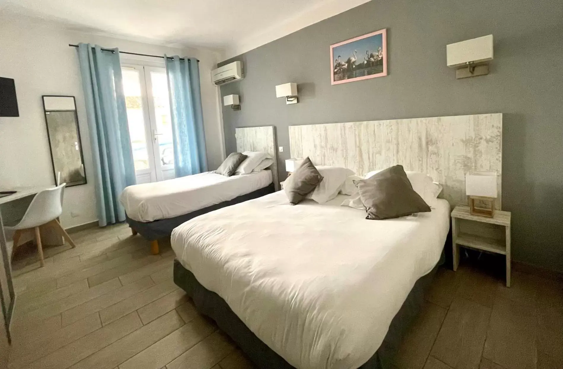 Bed in Hotel Les Palmiers En Camargue