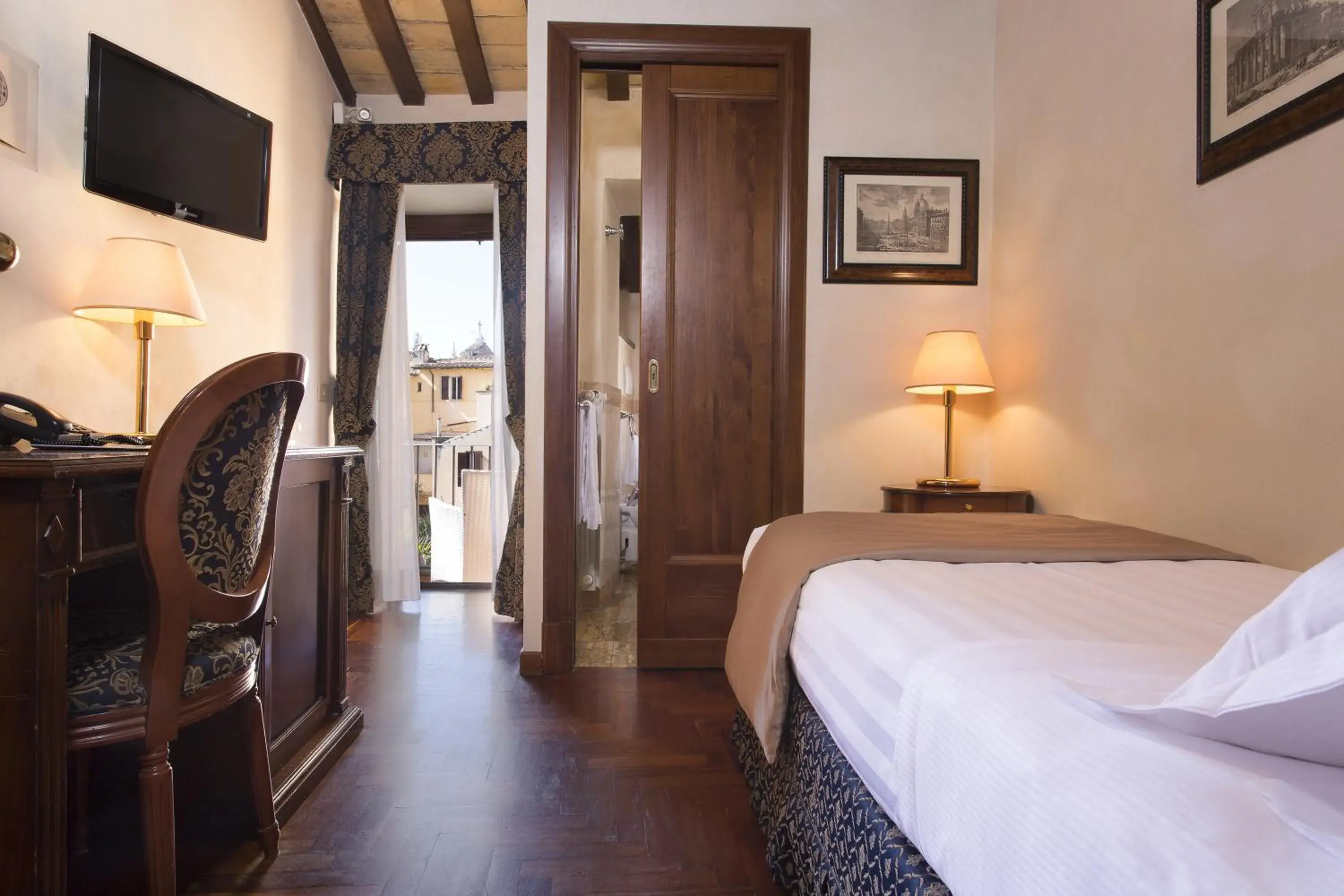 Superior Single Room with Balcony in Hotel Teatro Pace