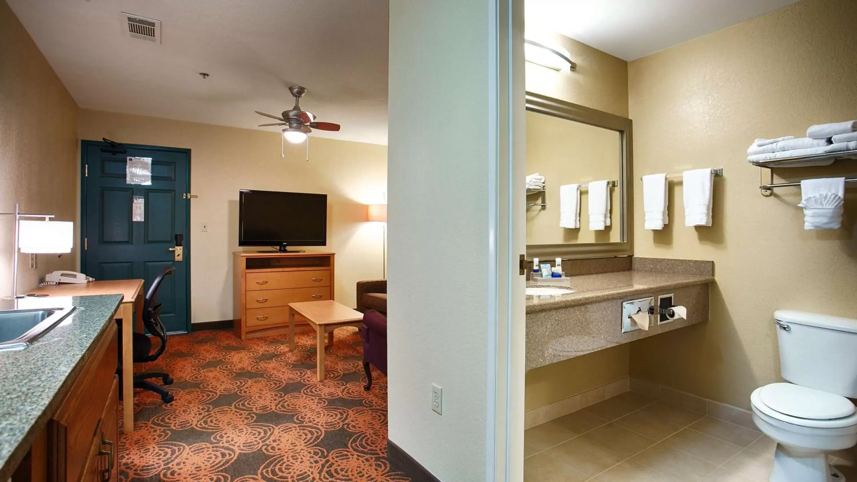 Photo of the whole room, Bathroom in Best Western Plus Waco North