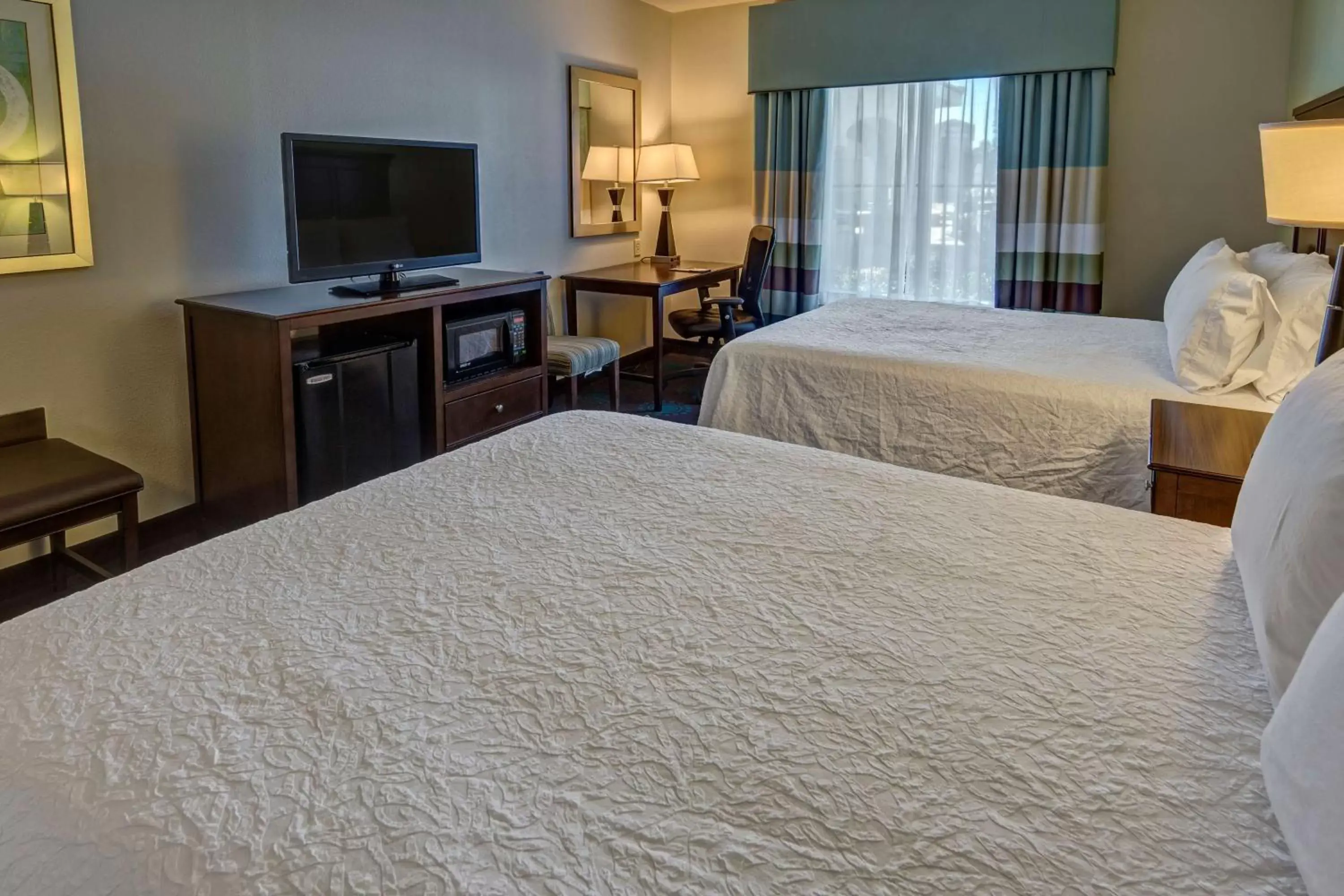 Bedroom, Bed in Hampton Inn & Suites Destin