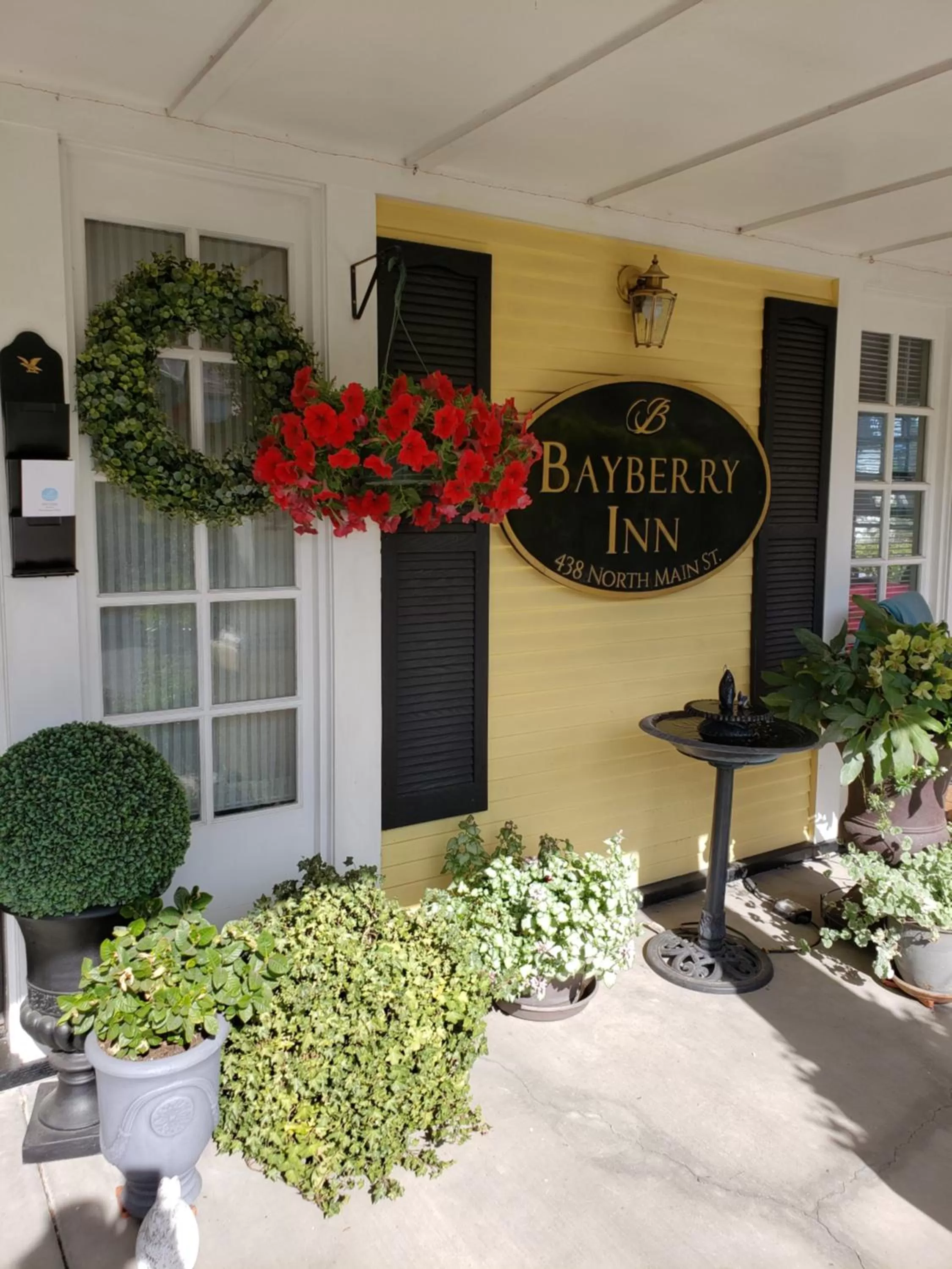 Property building in Bayberry Inn B&B and Oregon Wellness Retreat