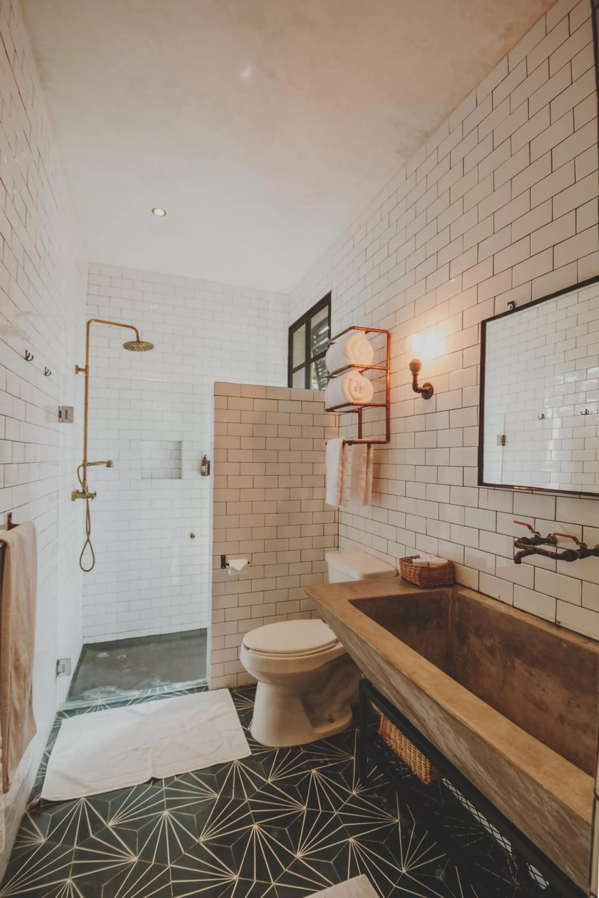 Shower, Bathroom in Maka Hotel Boutique