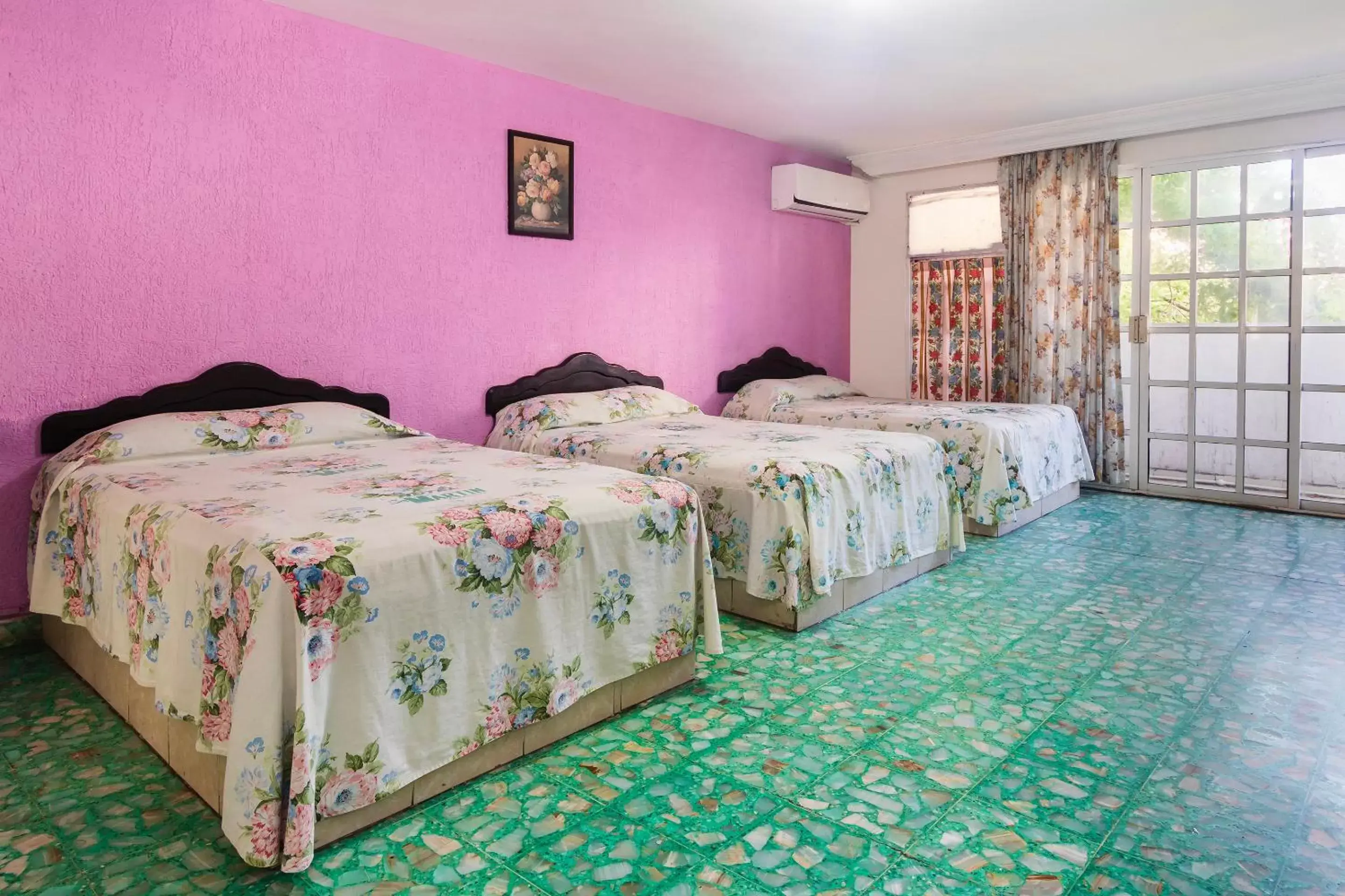 Bedroom, Bed in OYO Hotel San Martin
