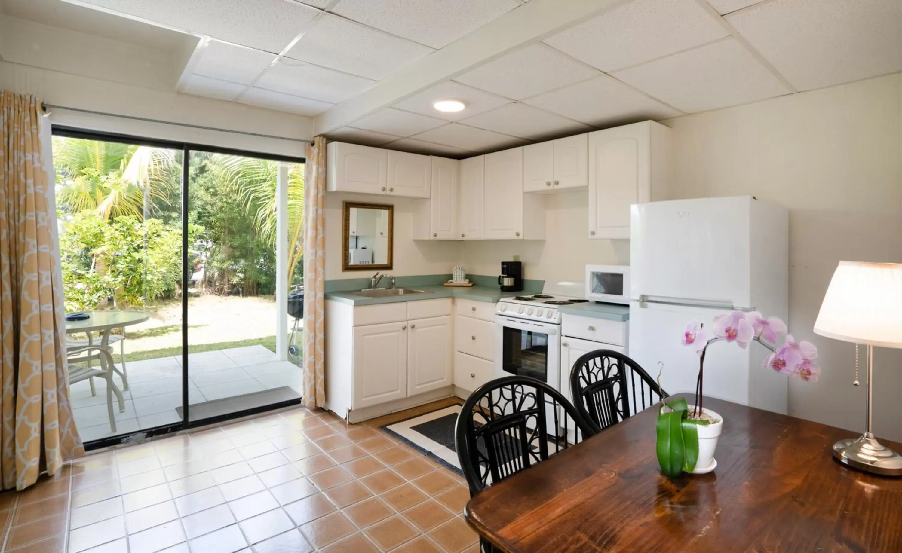 Kitchen or kitchenette, Kitchen/Kitchenette in Pines & Palms Resort