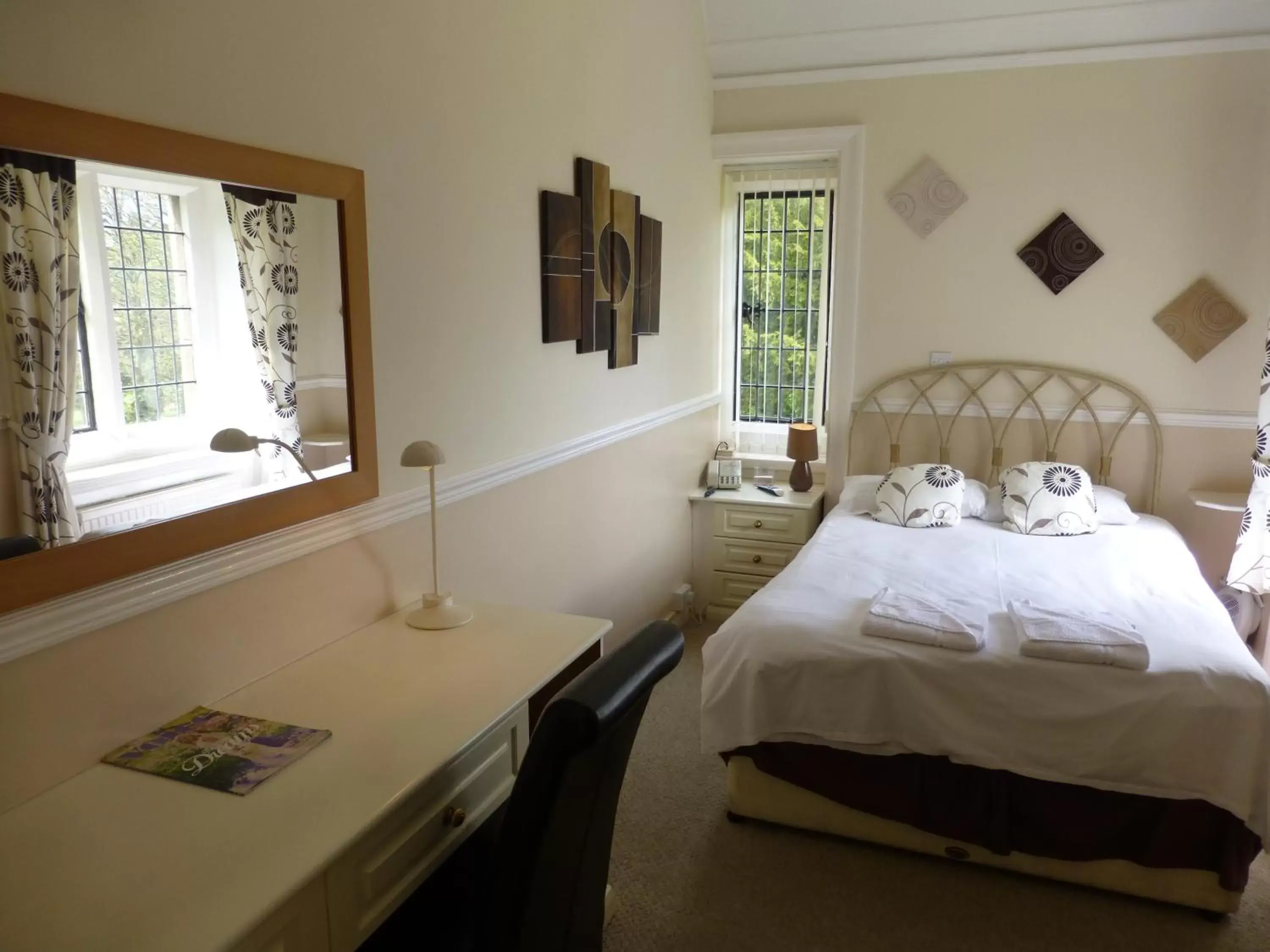 Bedroom, Bed in Maes Manor Country Hotel