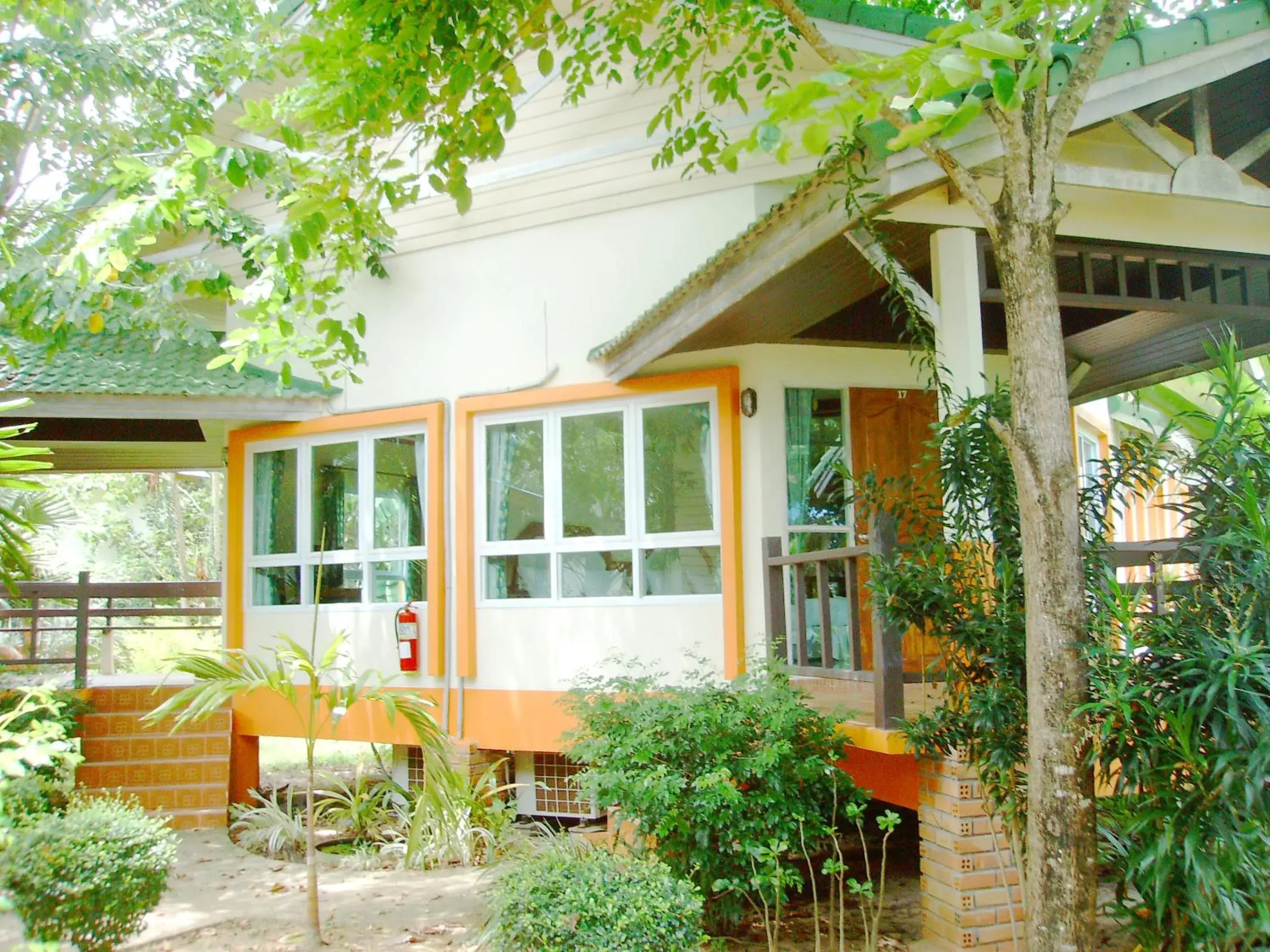 Facade/entrance, Property Building in Lanta Palm Beach Resort