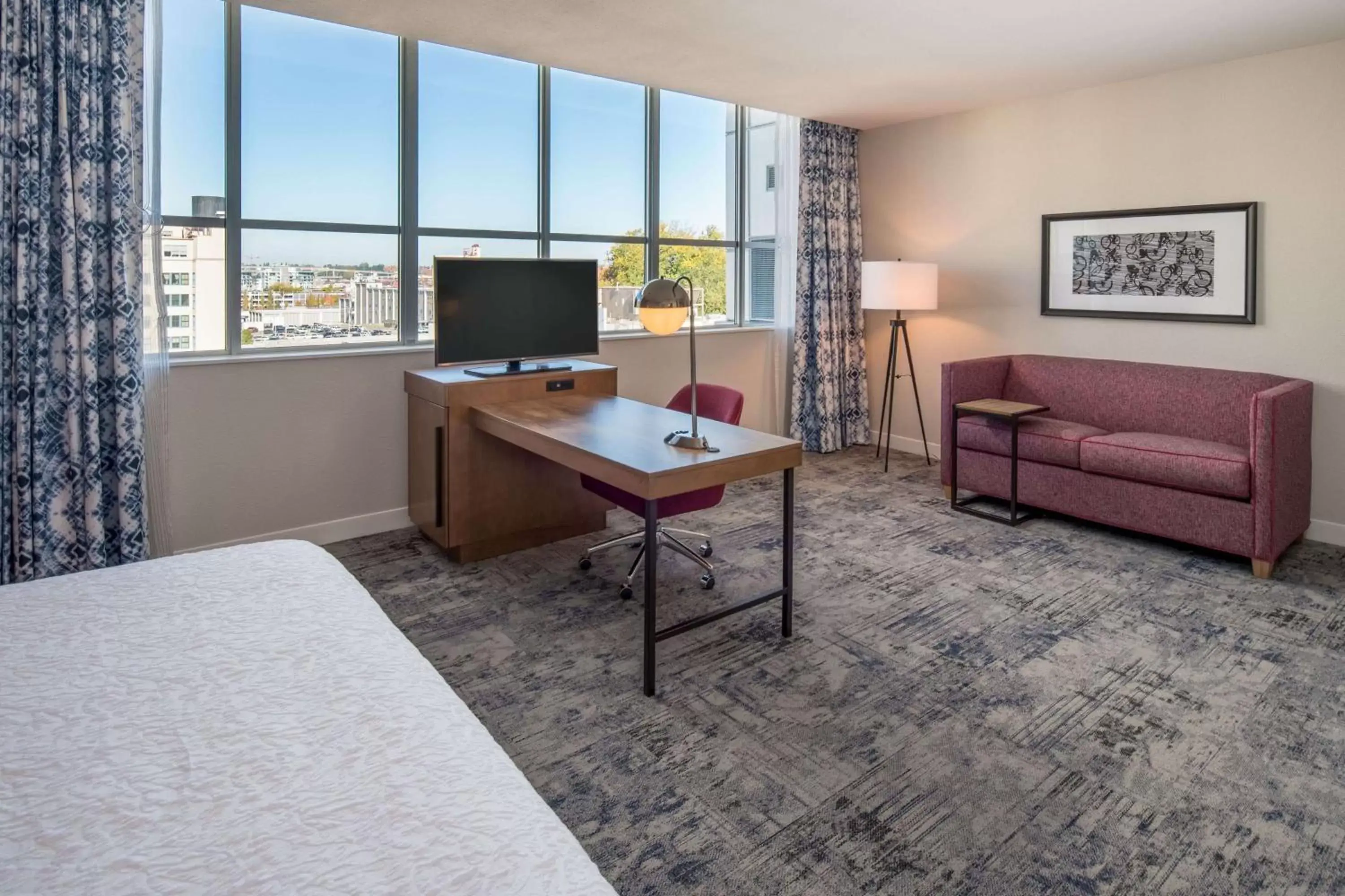 Bedroom, Seating Area in Hampton Inn And Suites By Hilton Portland-Pearl District