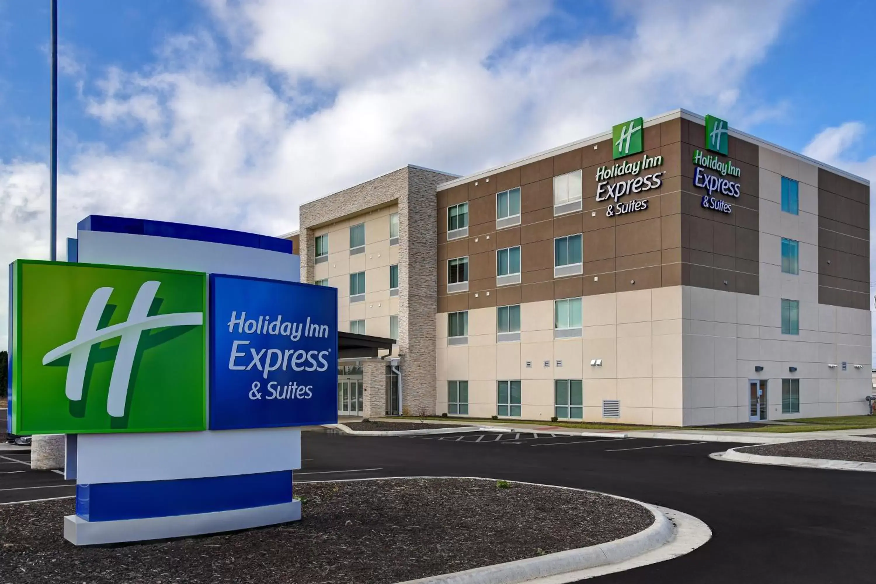 Property building in Holiday Inn Express & Suites - Ottawa, an IHG Hotel