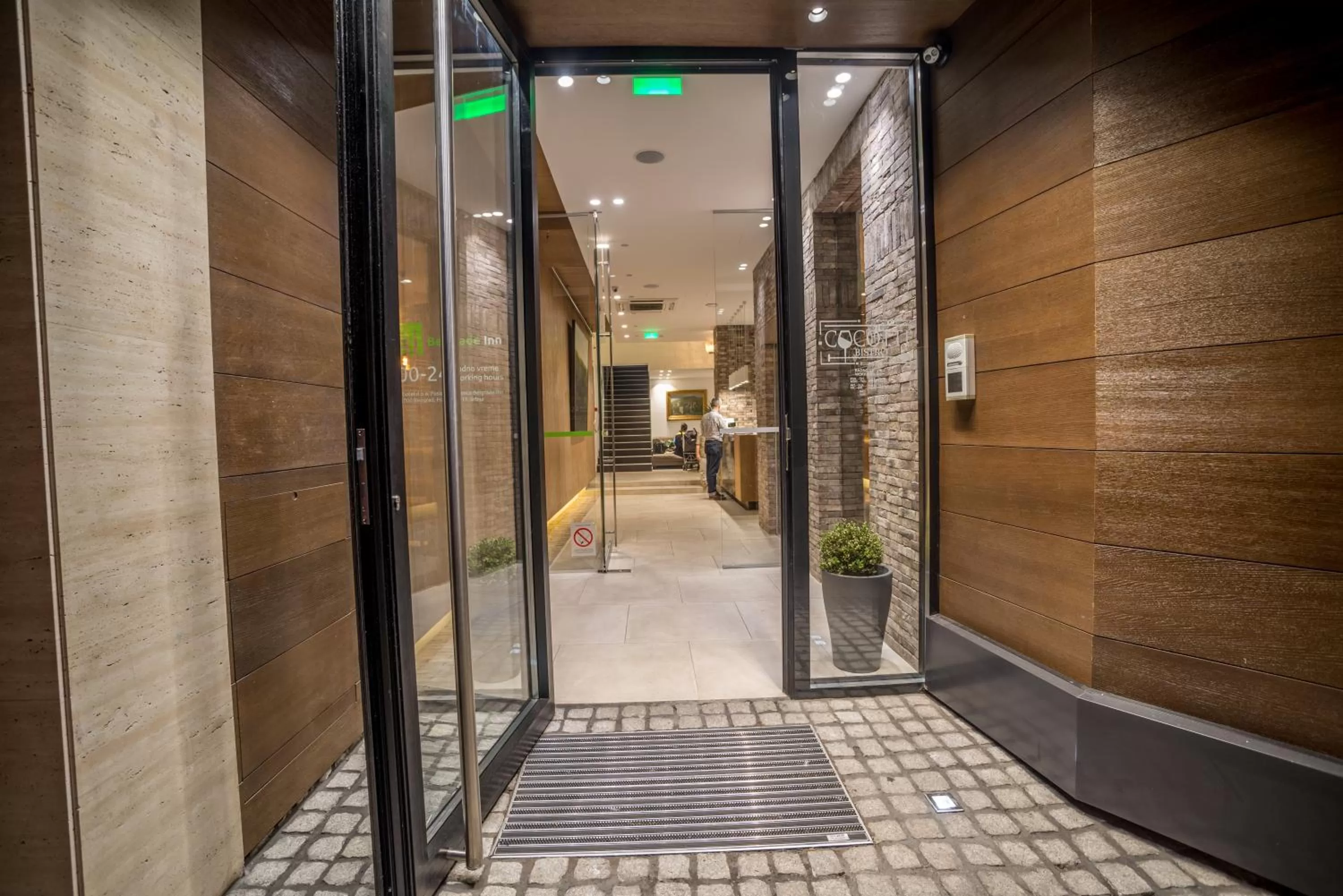 Facade/entrance in Belgrade Inn Garni Hotel