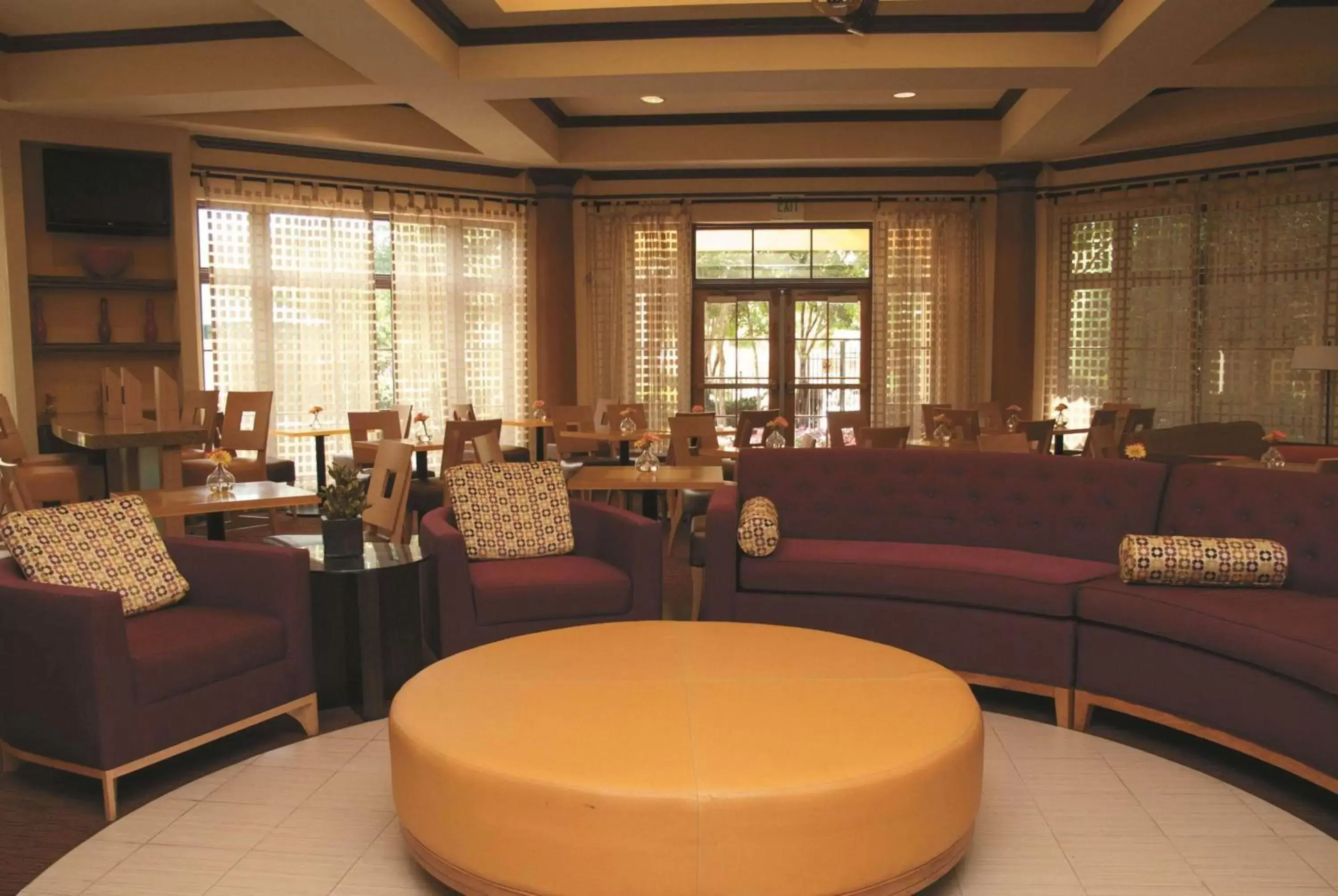 Lobby or reception, Restaurant/Places to Eat in La Quinta by Wyndham Raleigh Cary