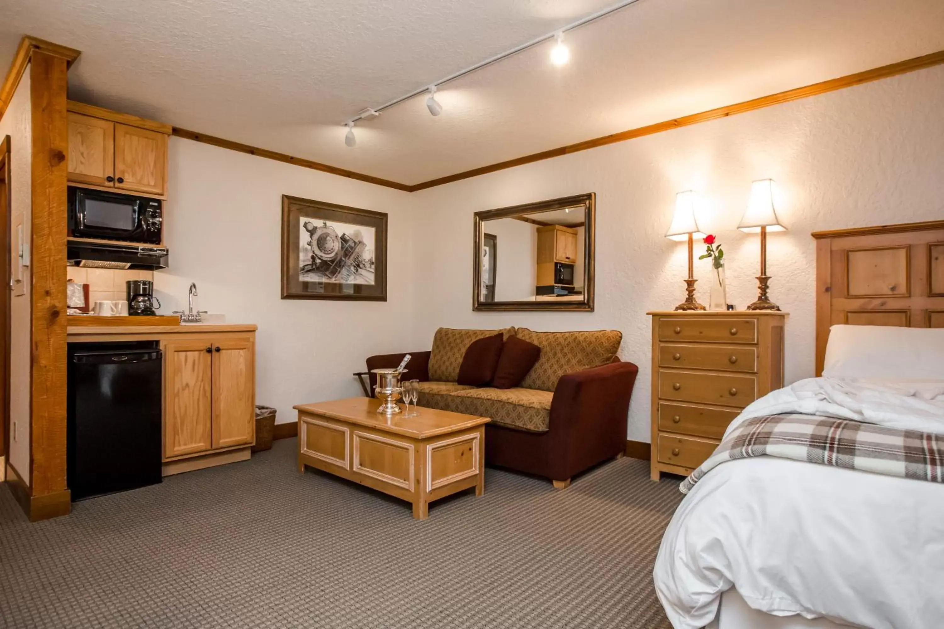 Photo of the whole room, Seating Area in Kandahar Lodge at Whitefish Mountain Resort