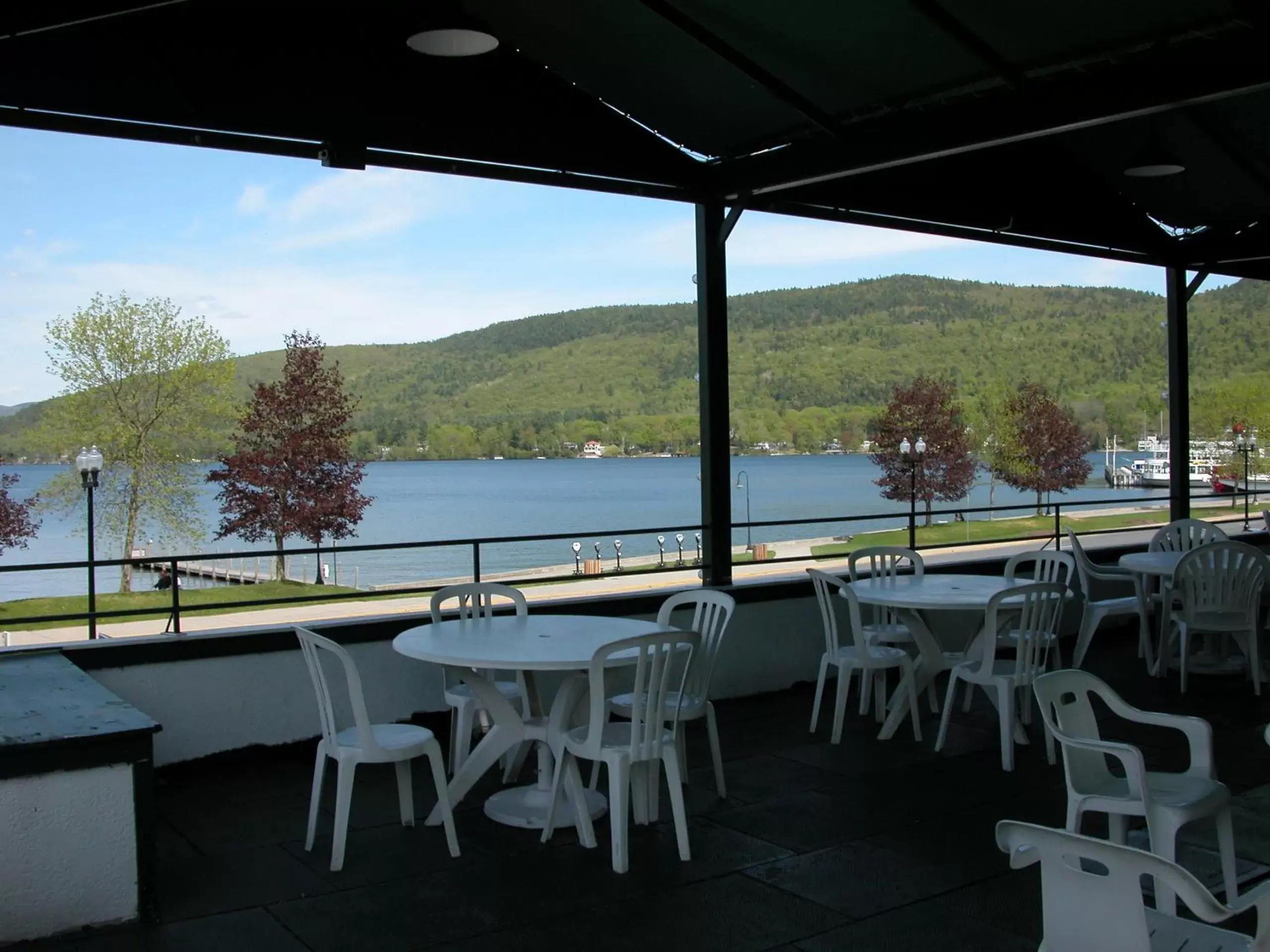 Facade/entrance in Fort William Henry Hotel