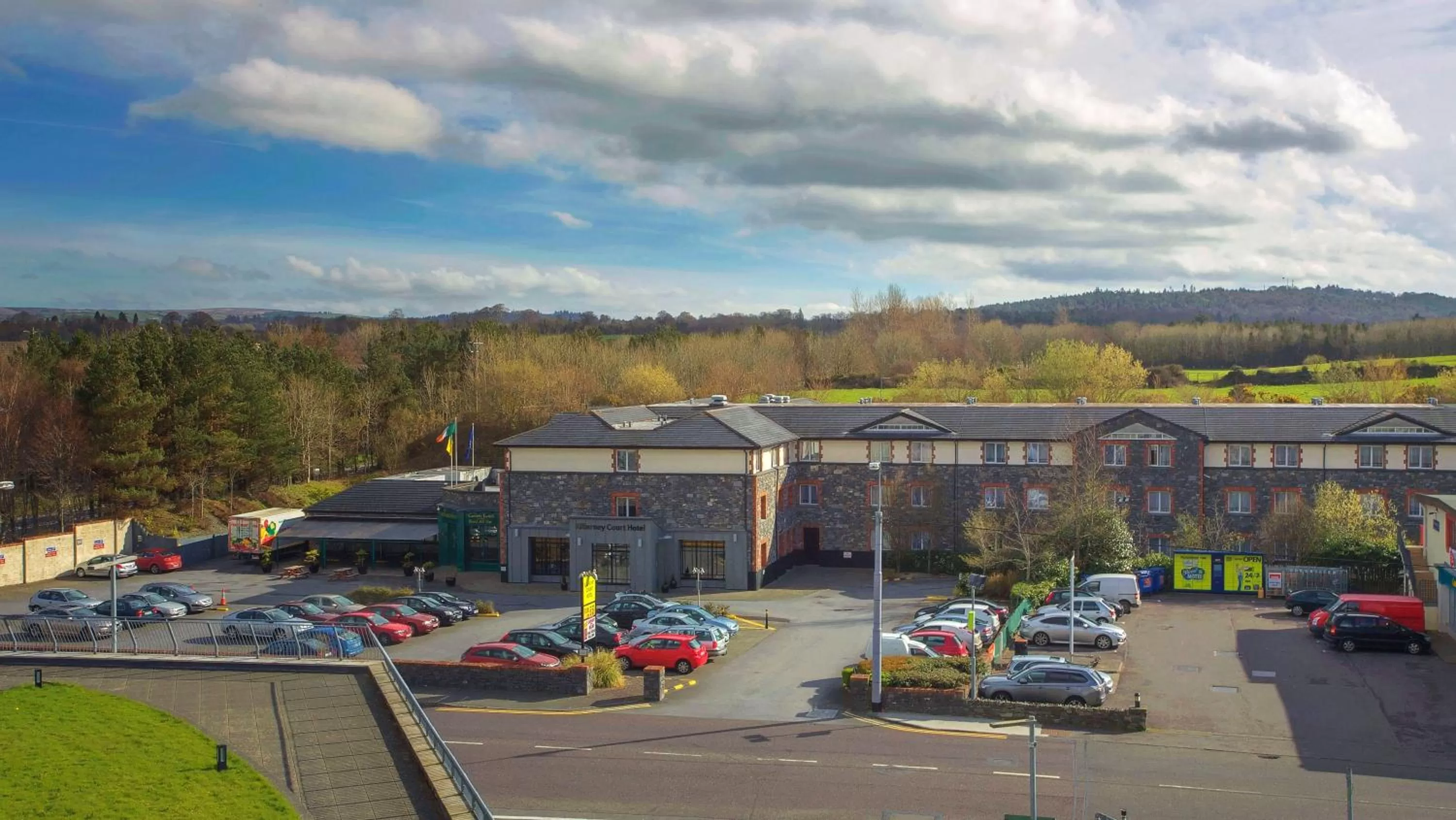 Facade/entrance in Killarney Court Hotel