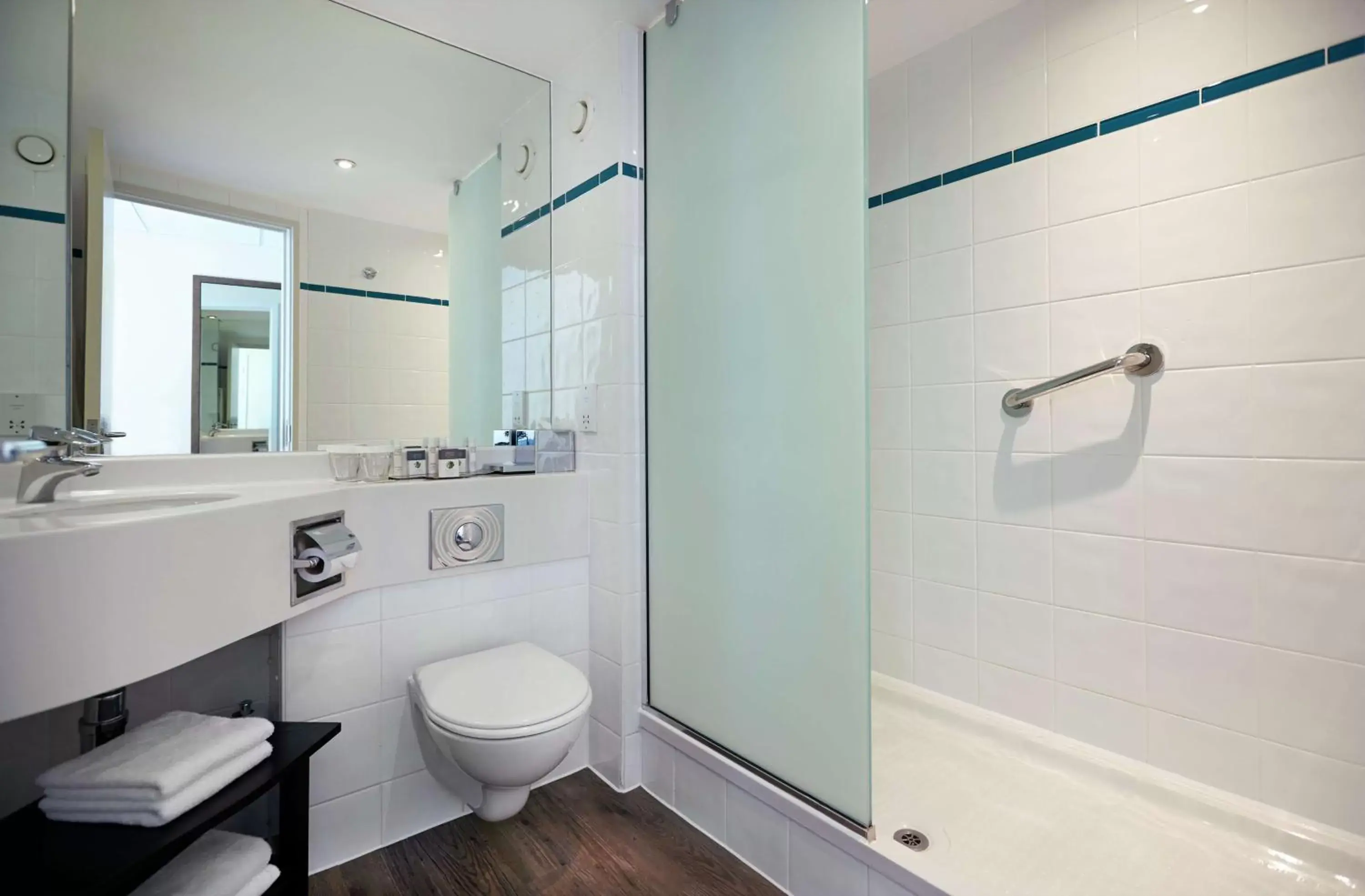 Bathroom in DoubleTree By Hilton London Excel