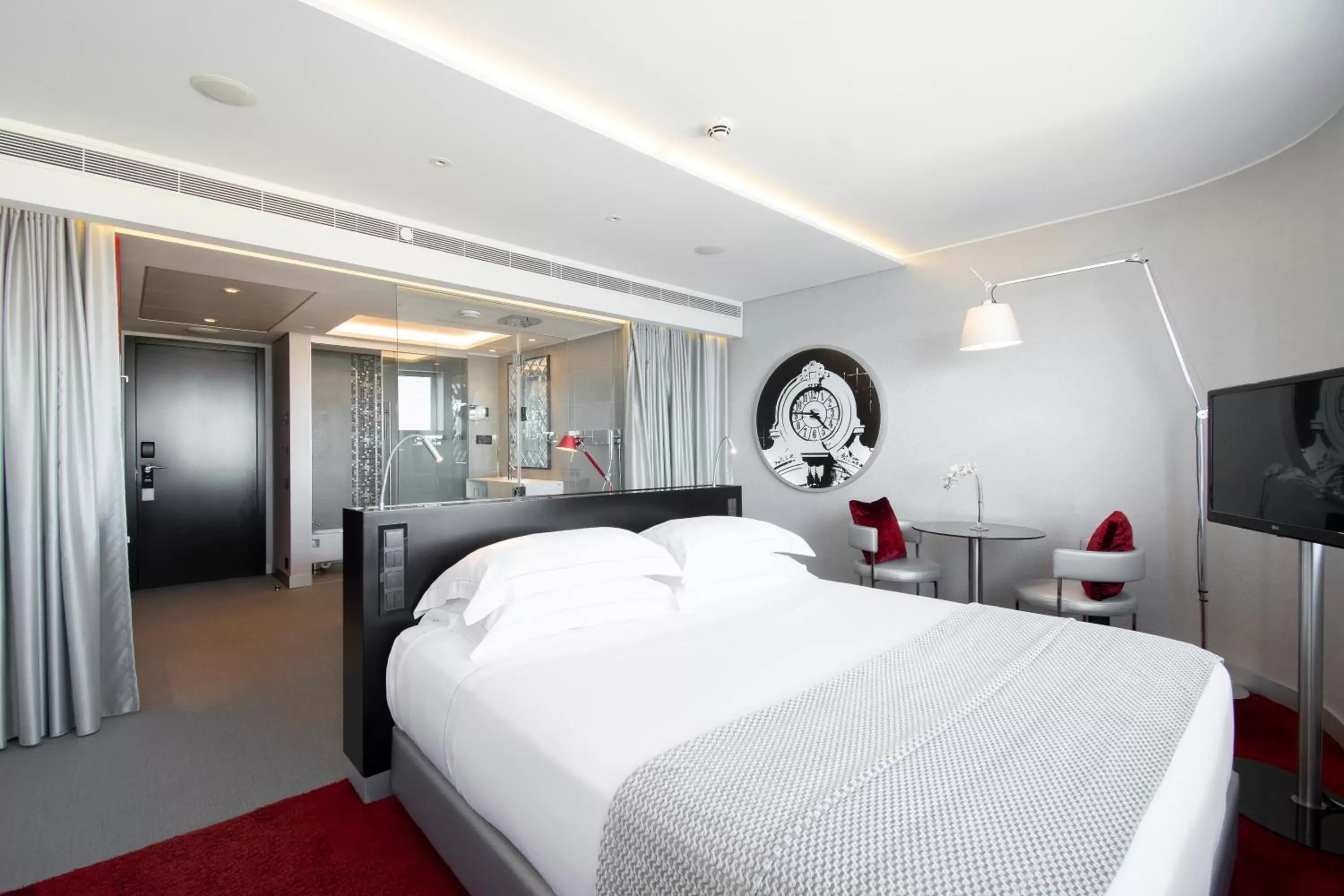 Bedroom, Bed in MYRIAD by SANA Hotels