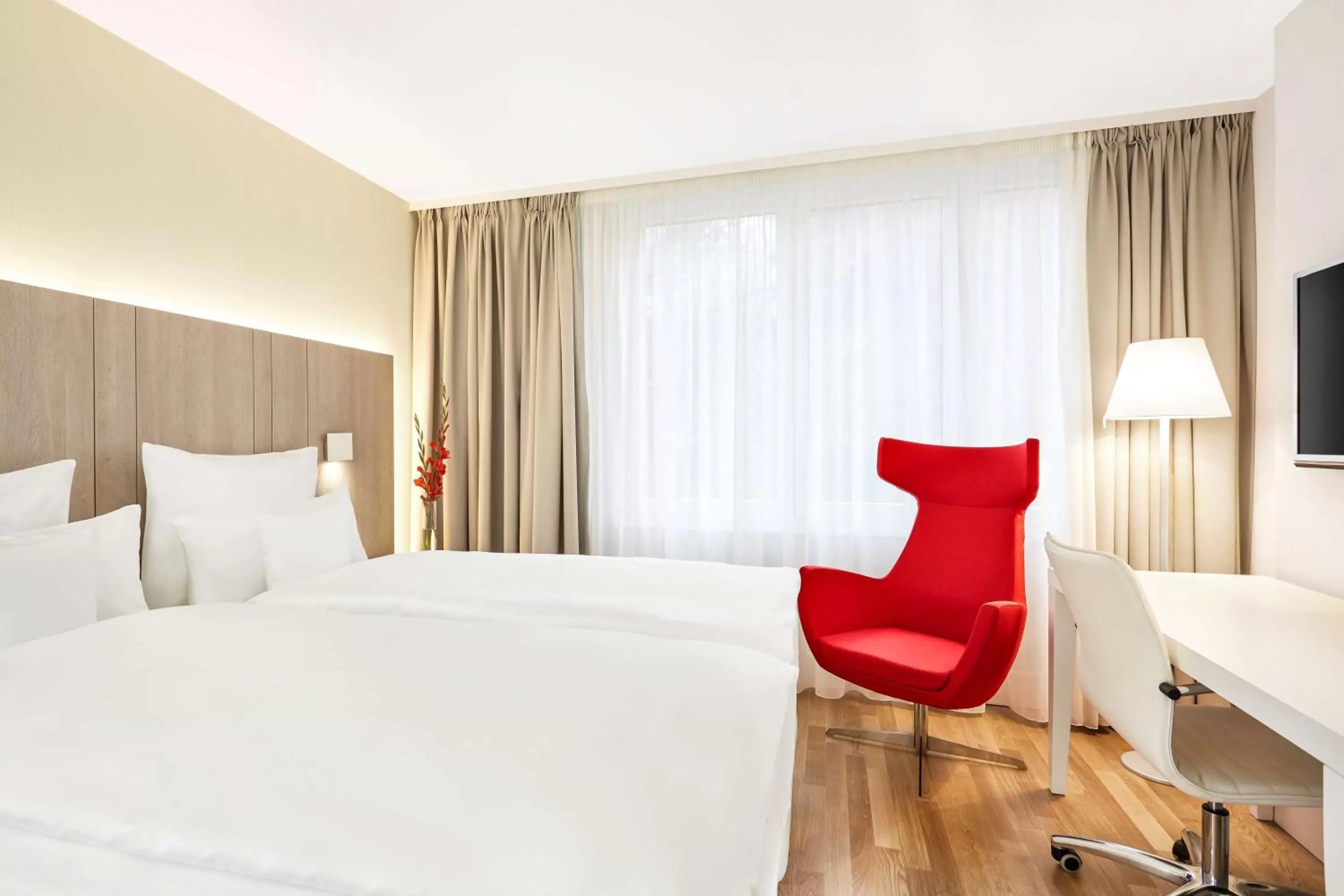Superior Double or Twin Room in NH Collection Hamburg City