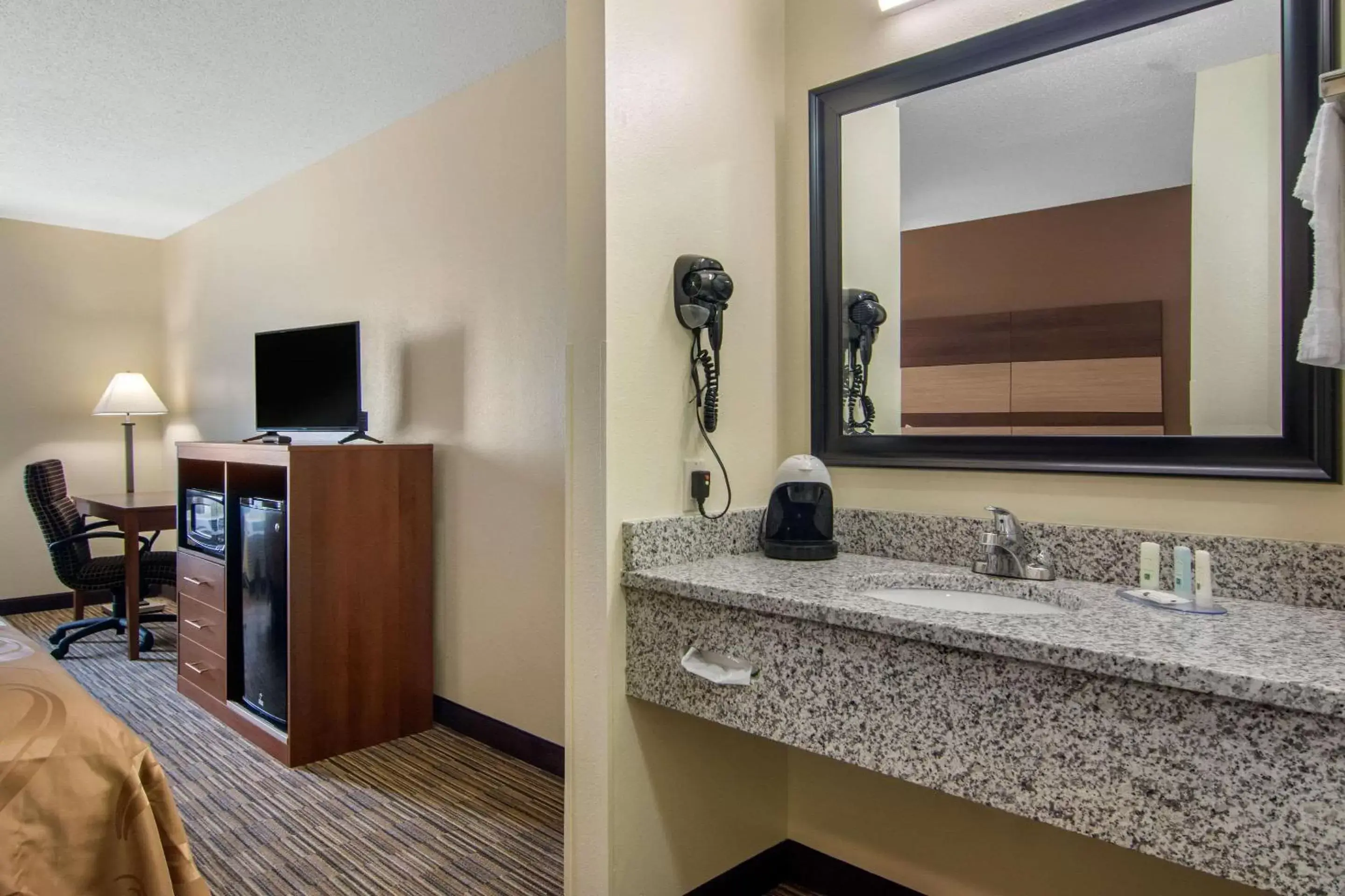 Photo of the whole room, Bathroom in Quality Inn Loganville US Highway 78