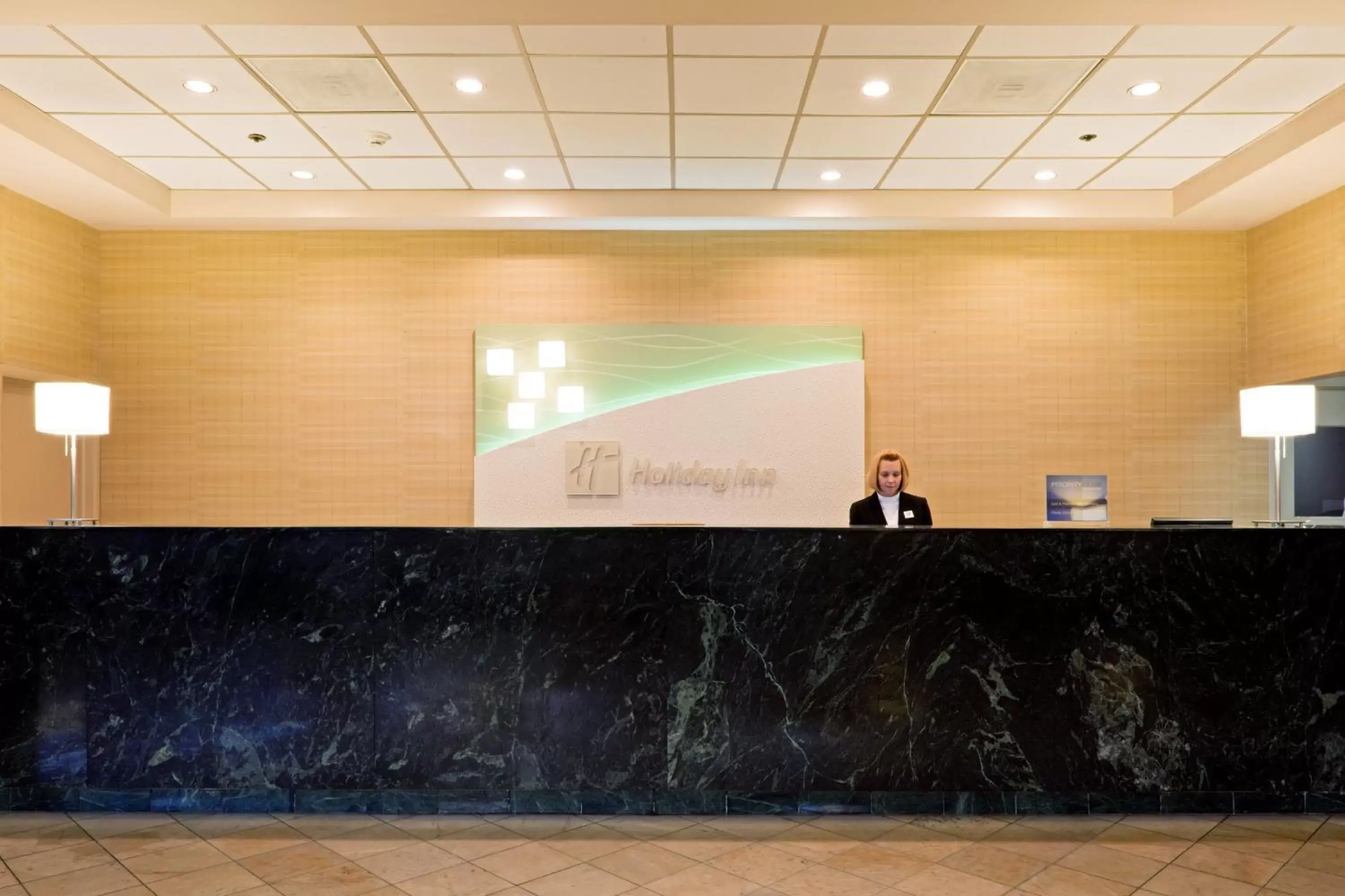 Lobby or reception in Holiday Inn Philadelphia South-Swedesboro, an IHG Hotel