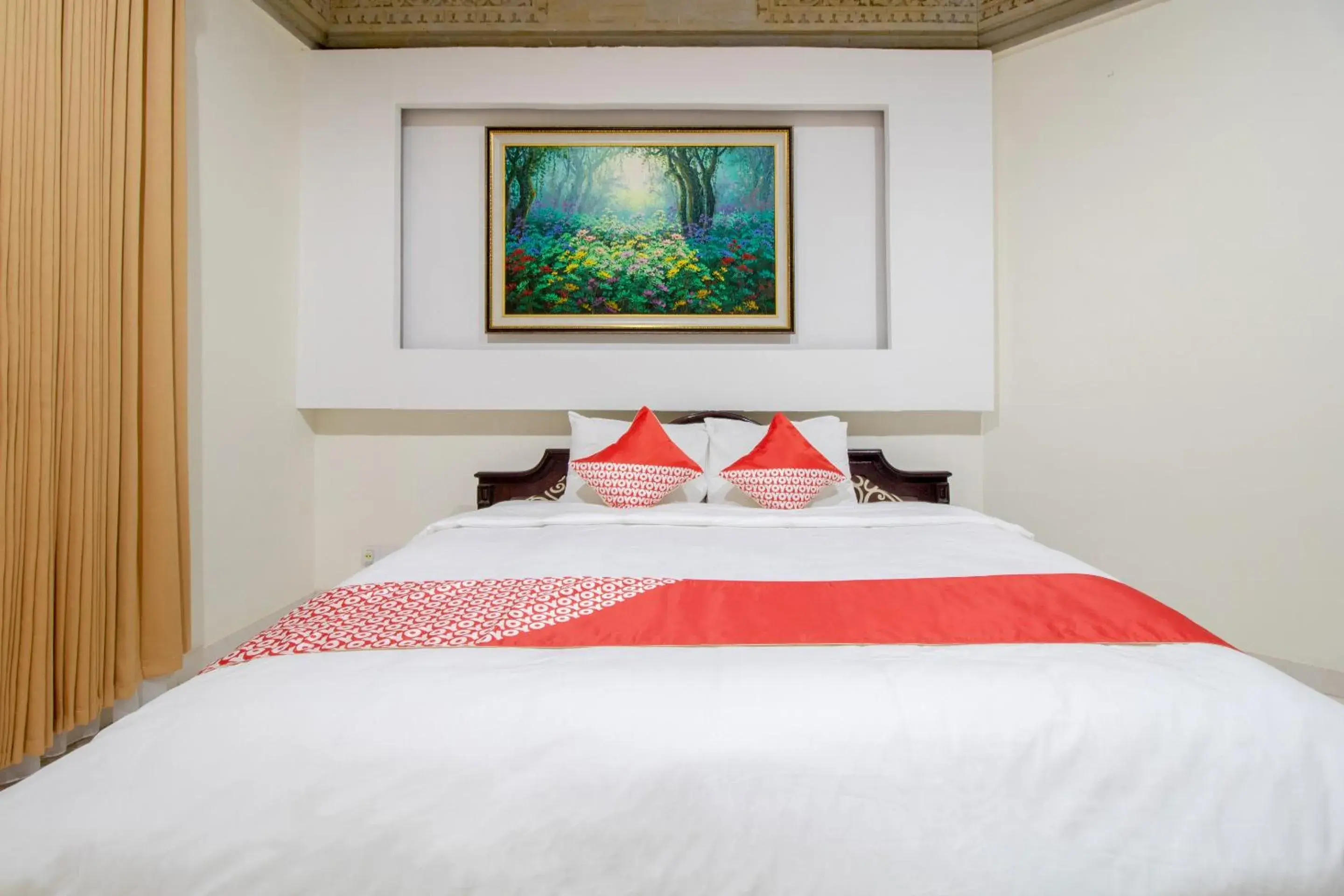 Bedroom, Bed in SUPER OYO Flagship 2688 Guntur Hotel