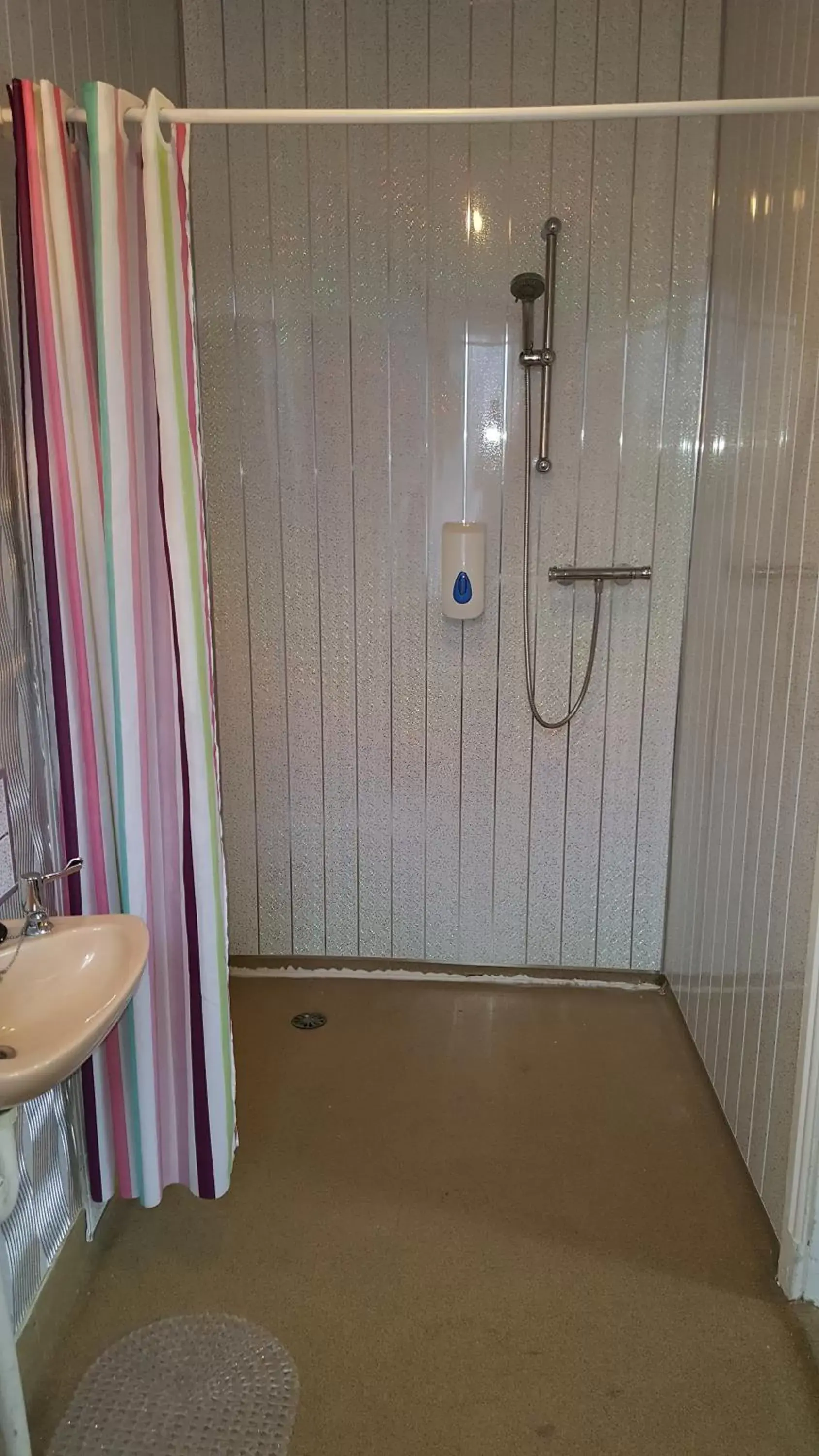 Bathroom in BUKHARI Hotel