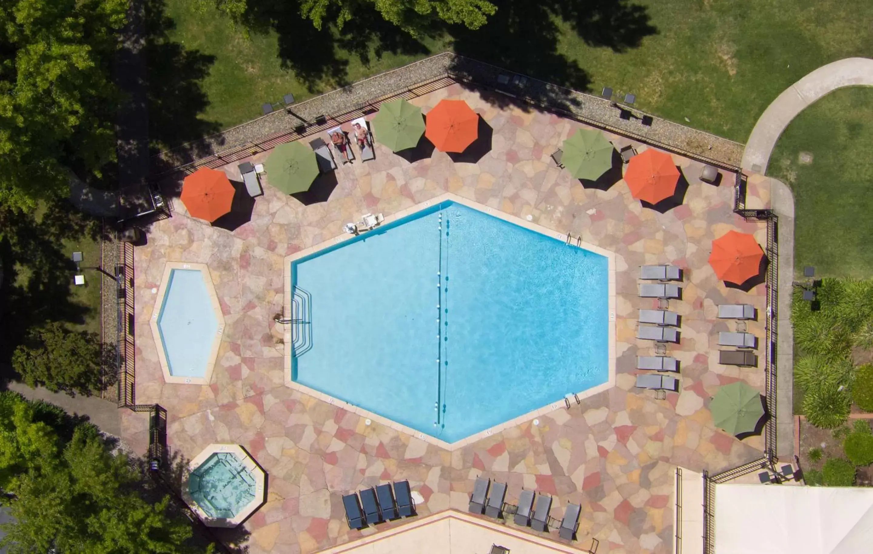 Swimming pool, Bird's-eye View in Red Lion Hotel Redding