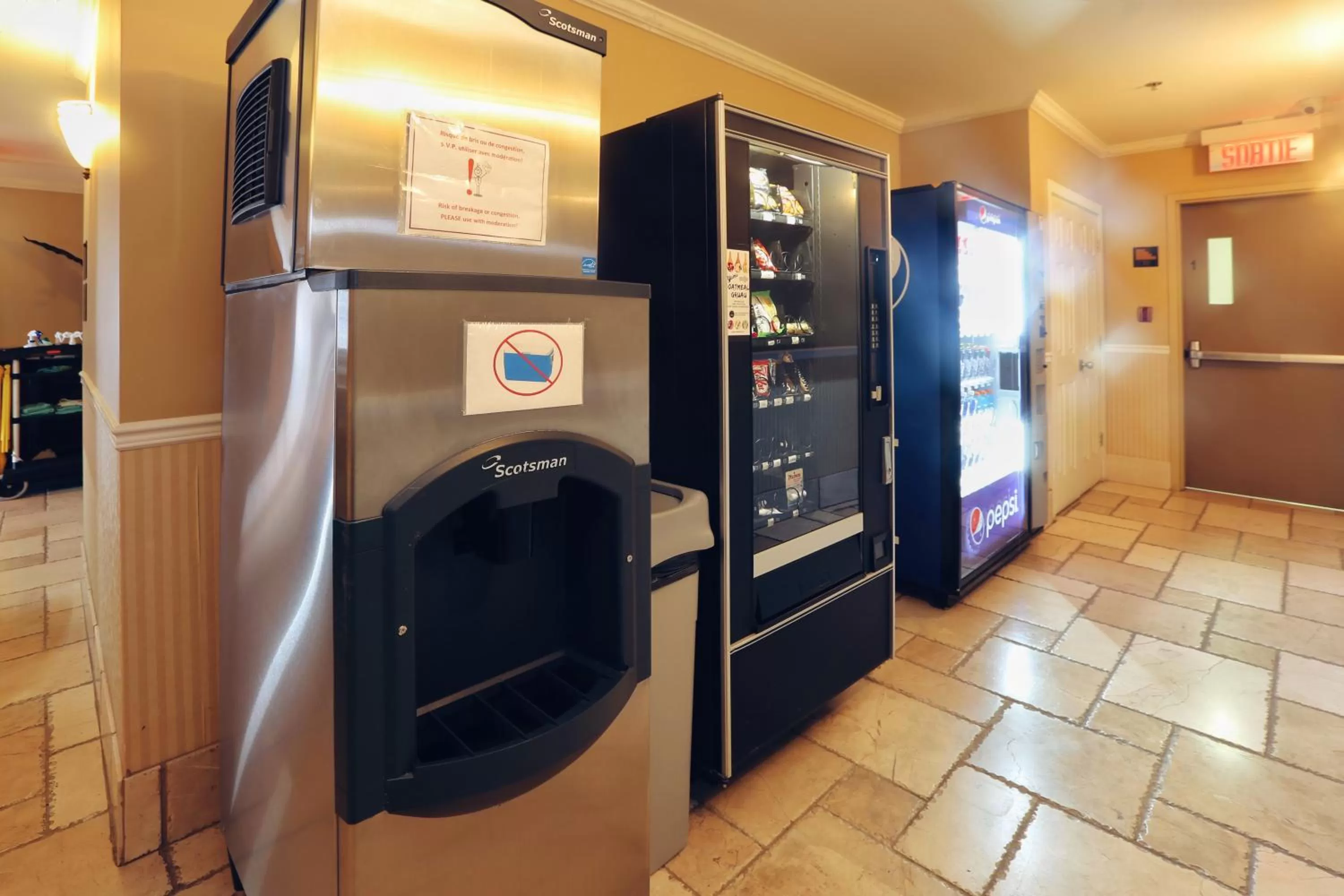 Drinks in Hotel Brossard