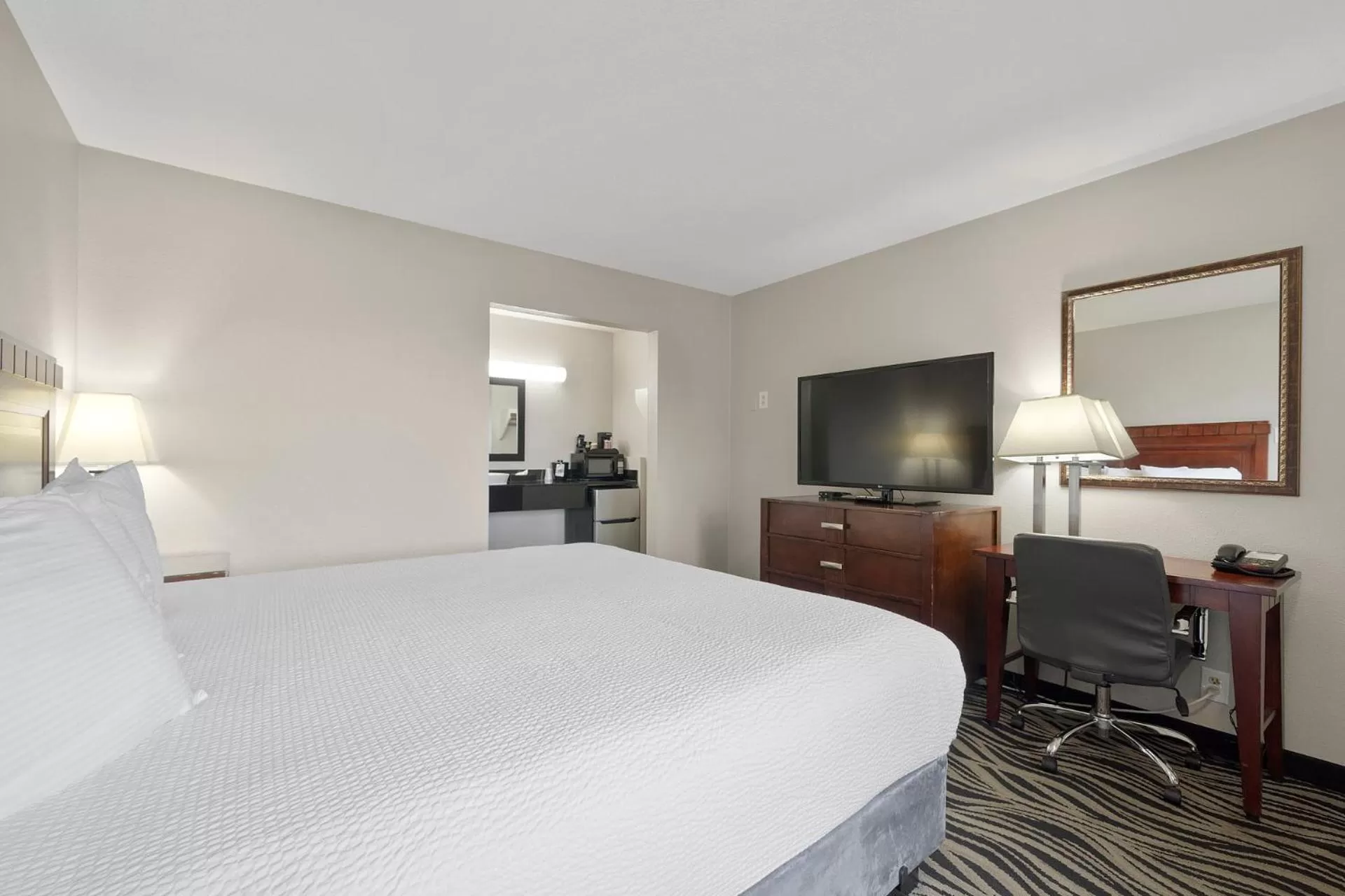 Bed in Astoria Rivershore Motel