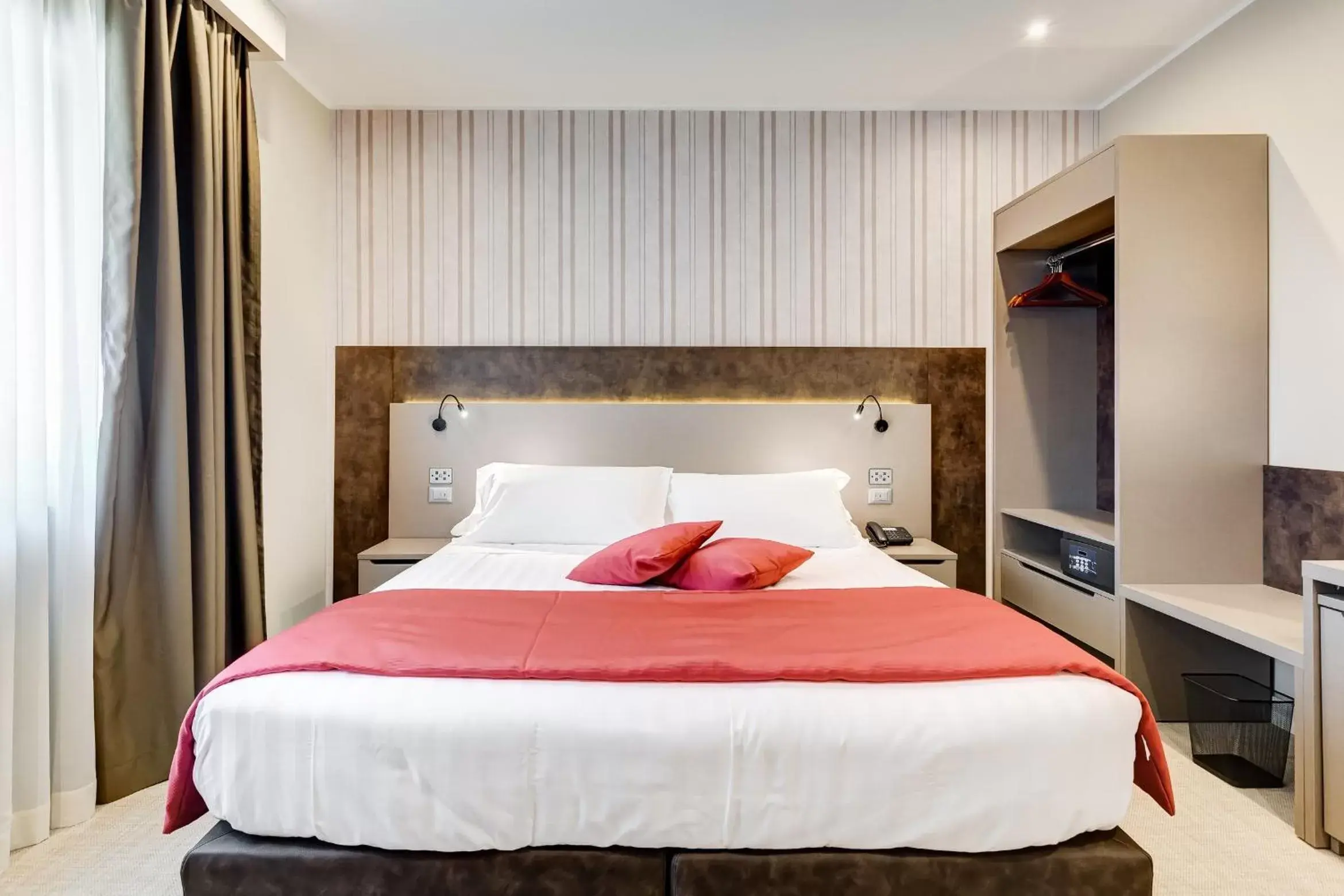Bed in Eurogarden Hotel