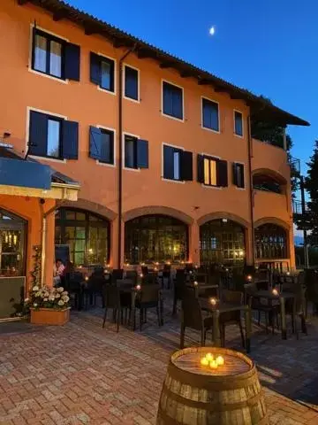 Patio, Property Building in Hotel Erbaluce