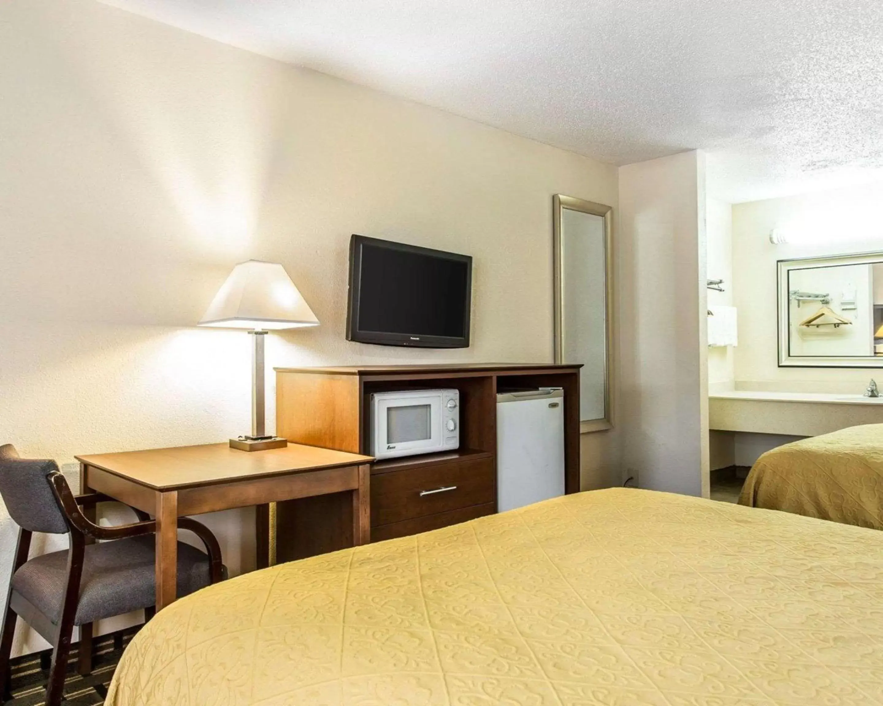 Double Room - Smoking in Quality Inn & Suites Morrow Atlanta South