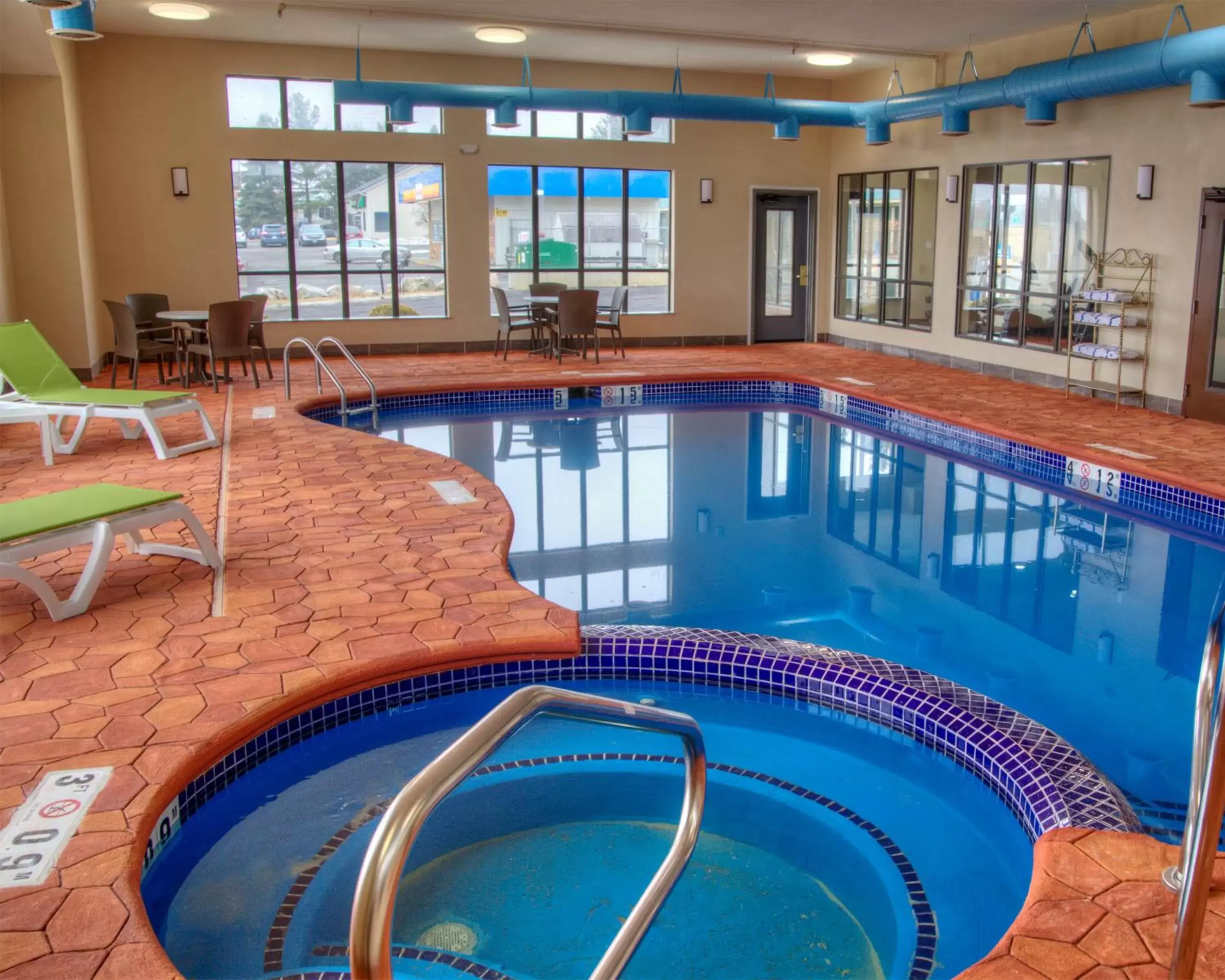 Day, Swimming Pool in Comfort Suites Plymouth near US-30