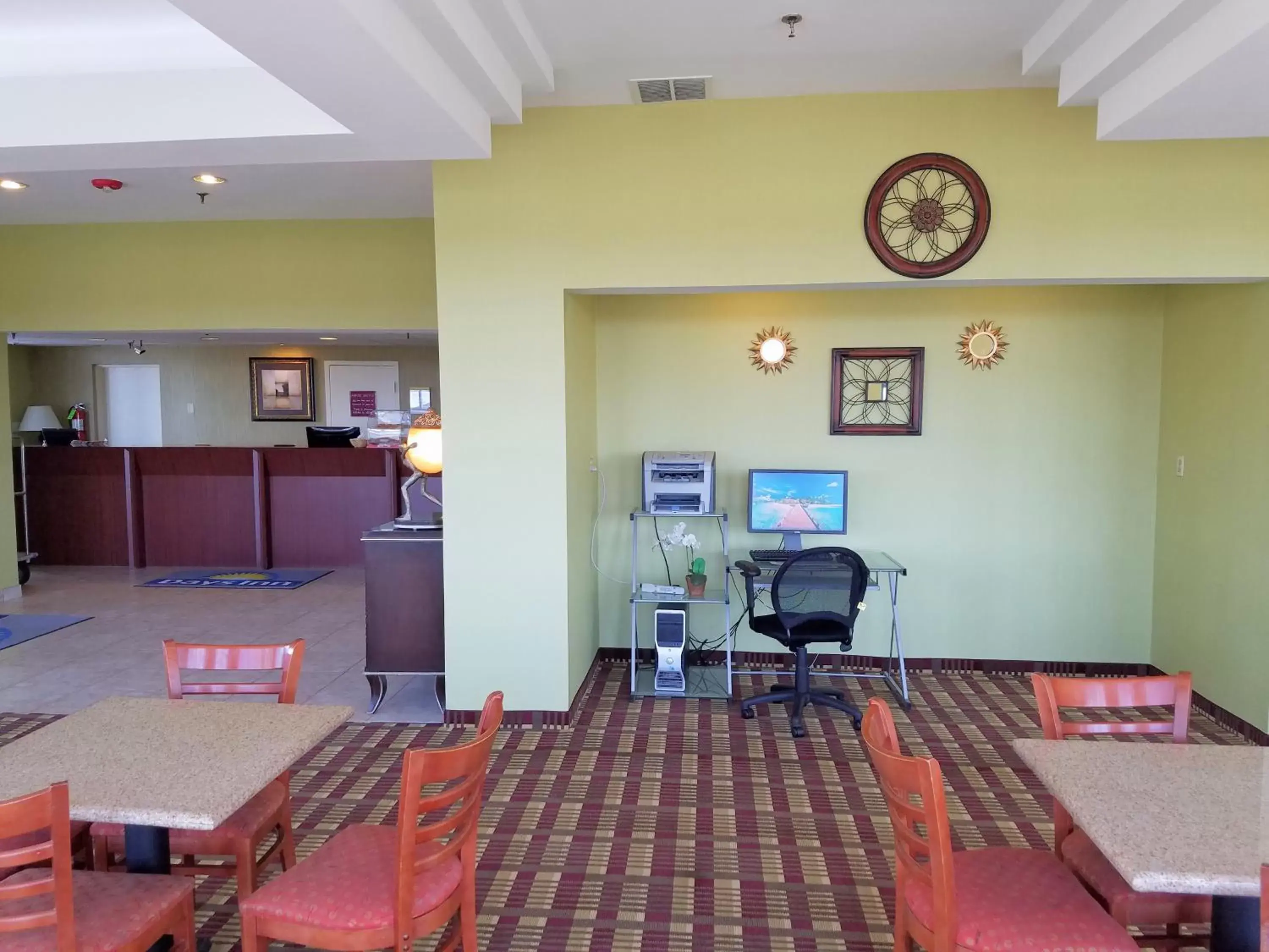 Lobby or reception in Days Inn by Wyndham Windsor Locks / Bradley Intl Airport