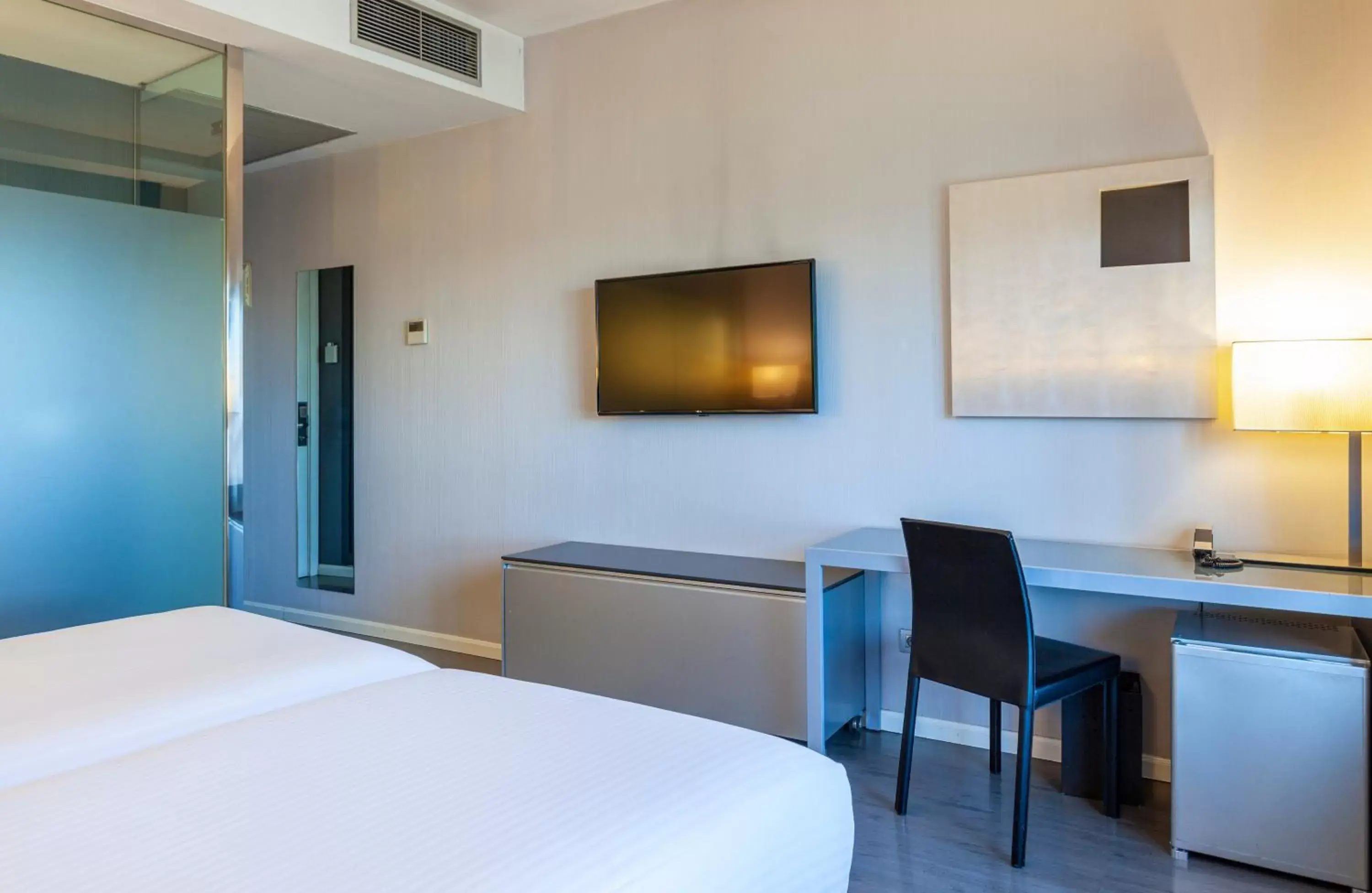 Bed, TV/Entertainment Center in Hotel Porcel Torneo